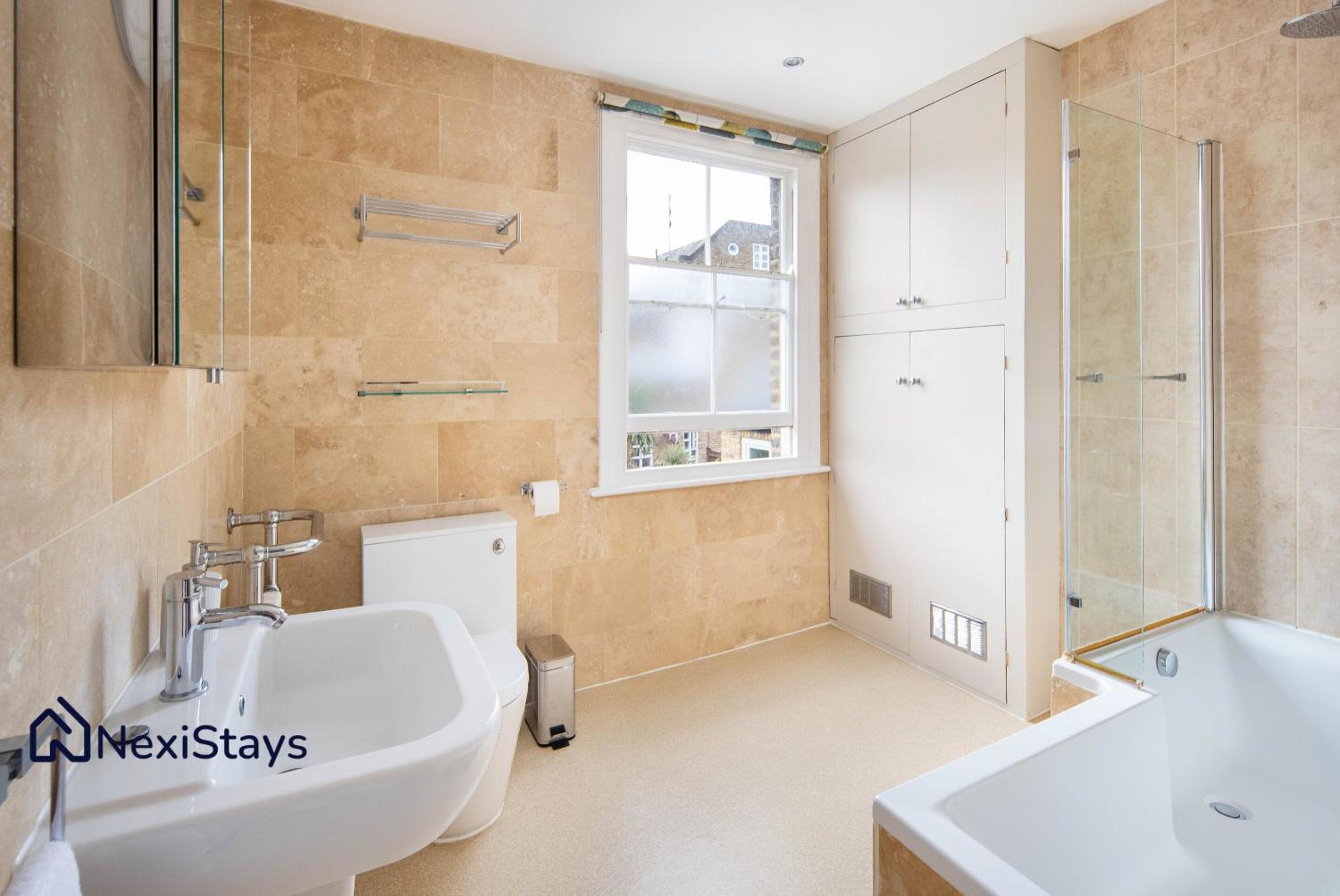 10 Mins Walk to The Oval, The Kennington Retreat