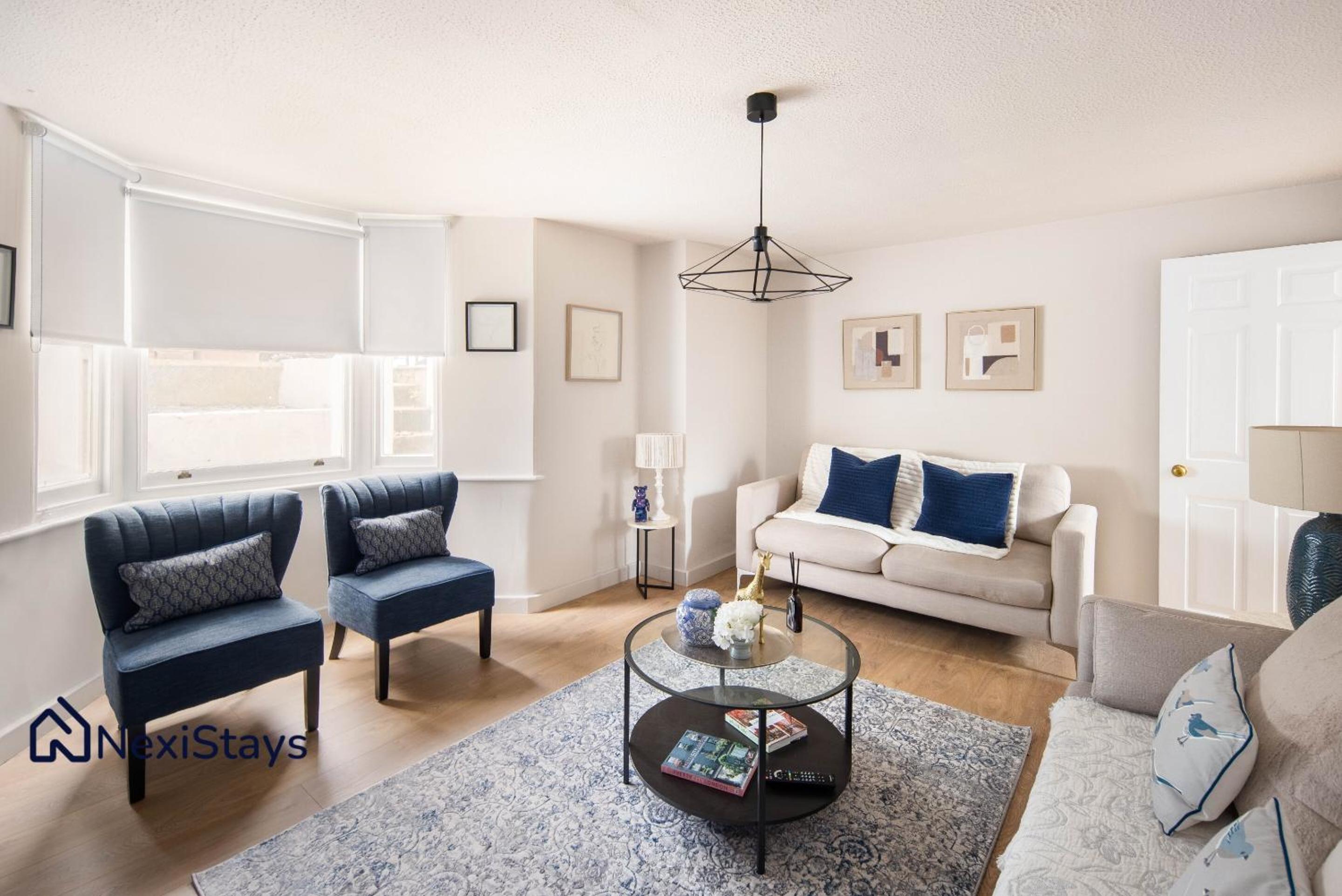 10 Mins Walk to The Oval, The Kennington Retreat