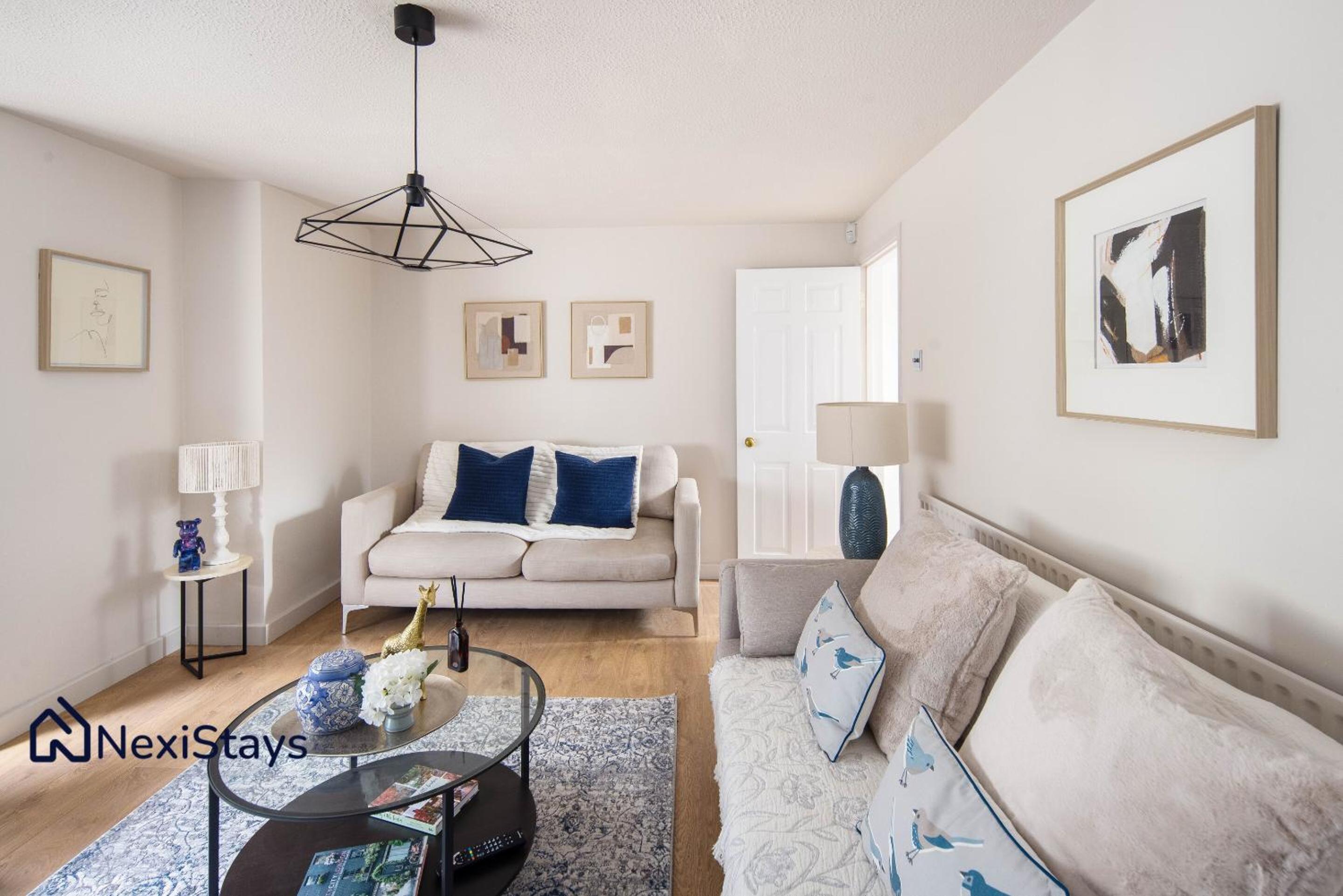 10 Mins Walk to The Oval, The Kennington Retreat