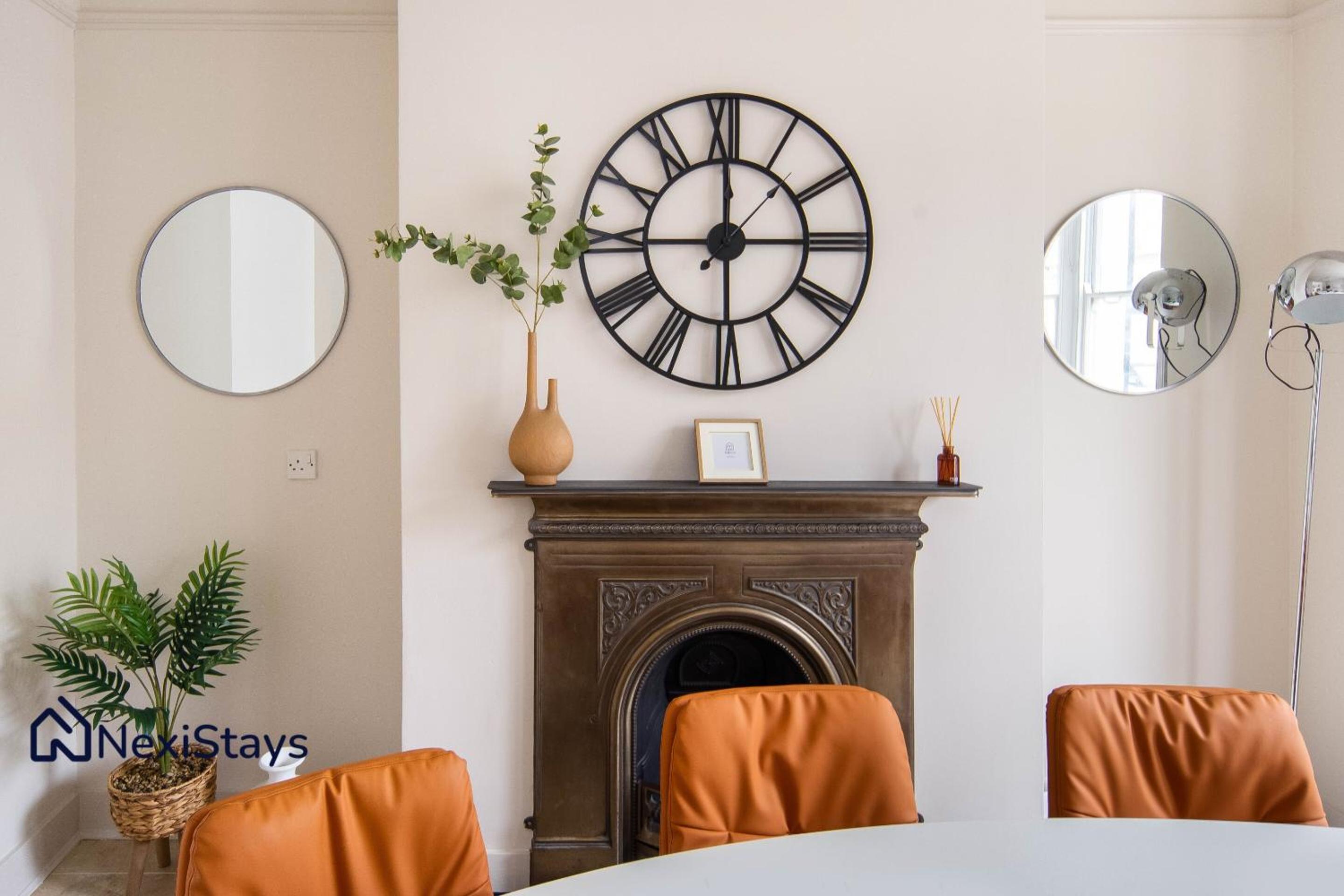 10 Mins Walk to The Oval, The Kennington Retreat