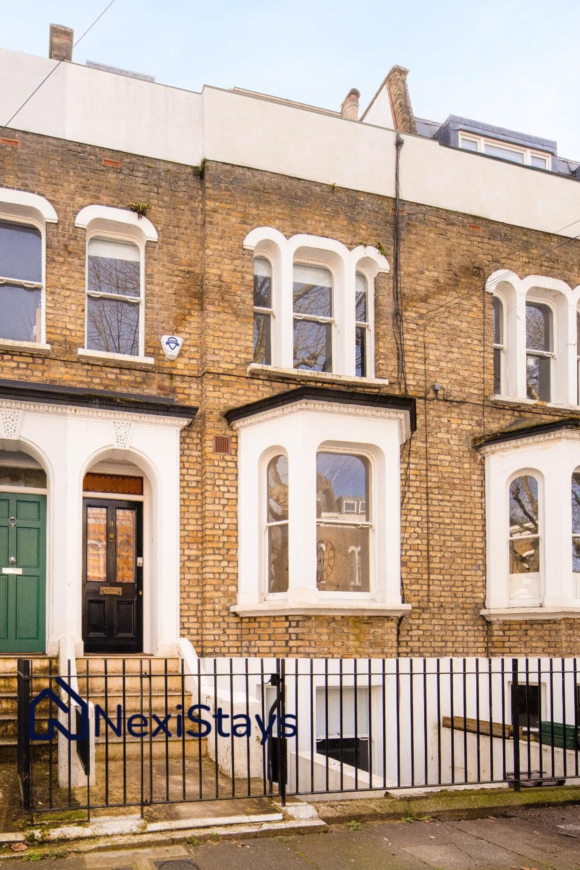 10 Mins Walk to The Oval, The Kennington Retreat