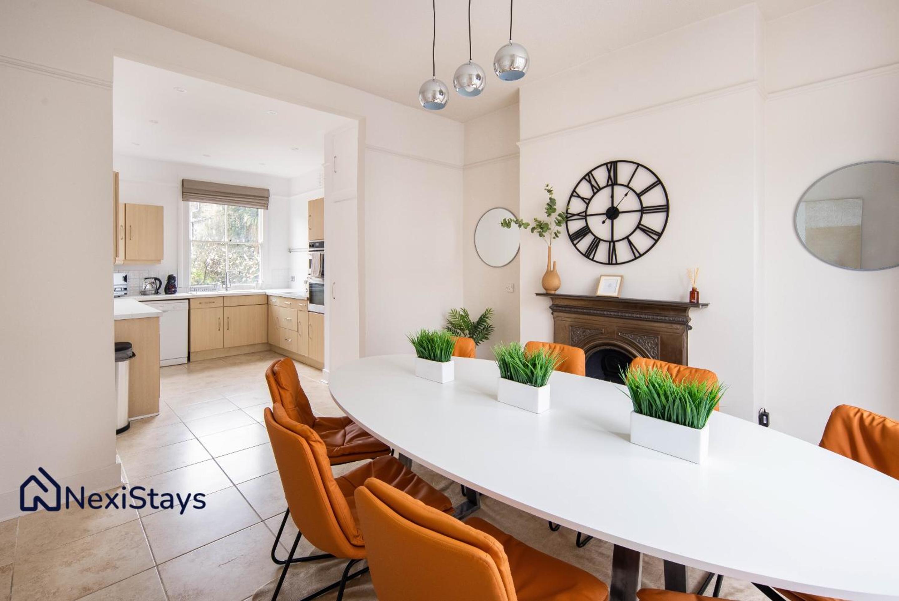 10 Mins Walk to The Oval, The Kennington Retreat