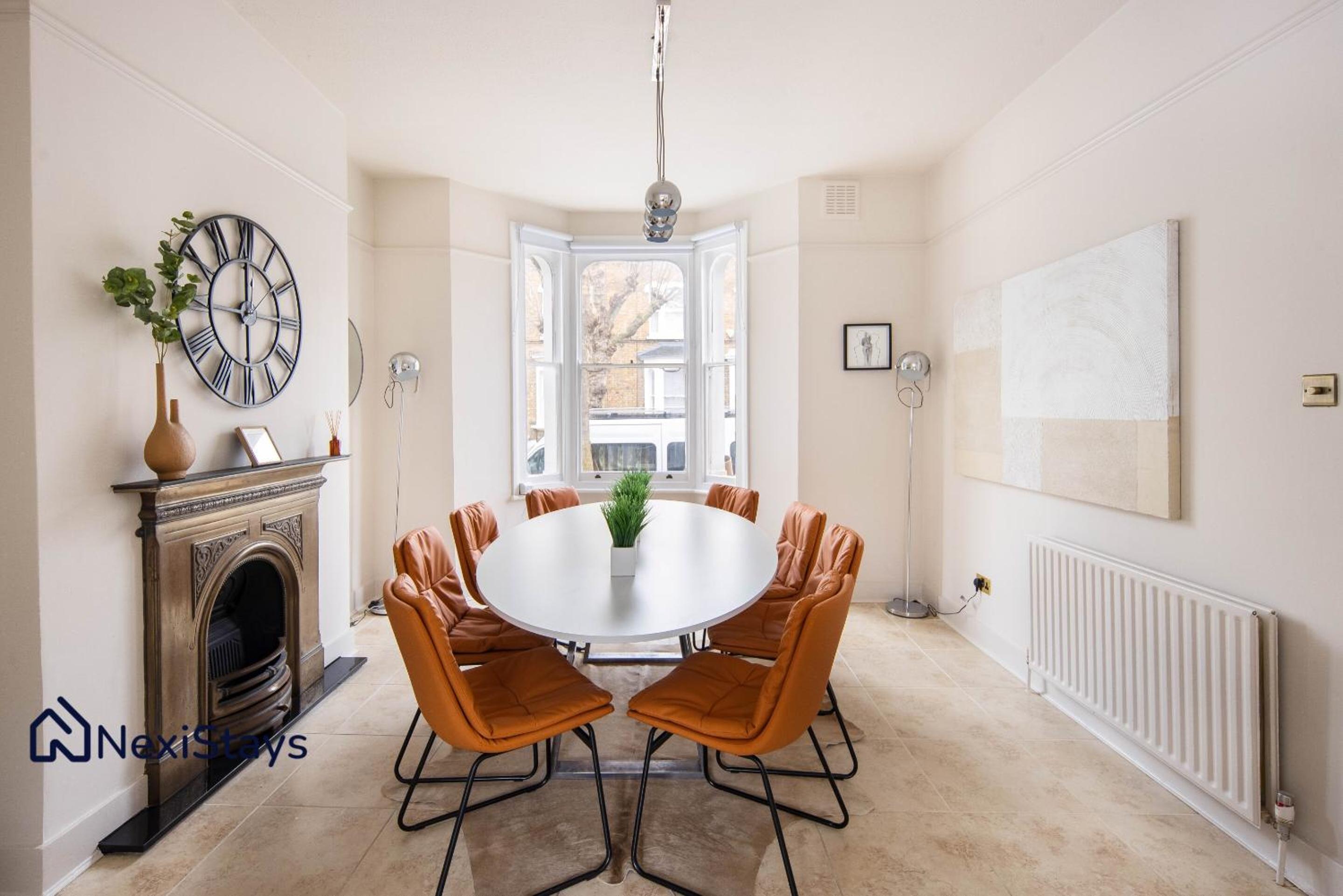 10 Mins Walk to The Oval, The Kennington Retreat