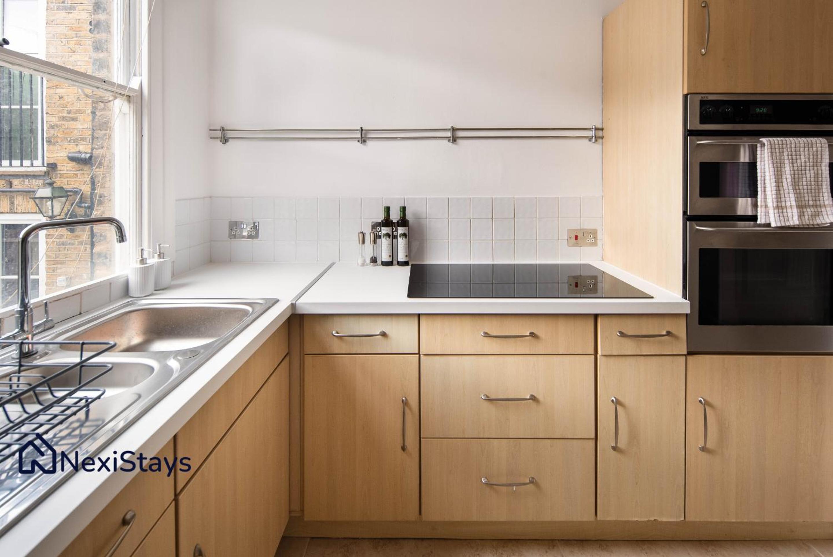 10 Mins Walk to The Oval, The Kennington Retreat