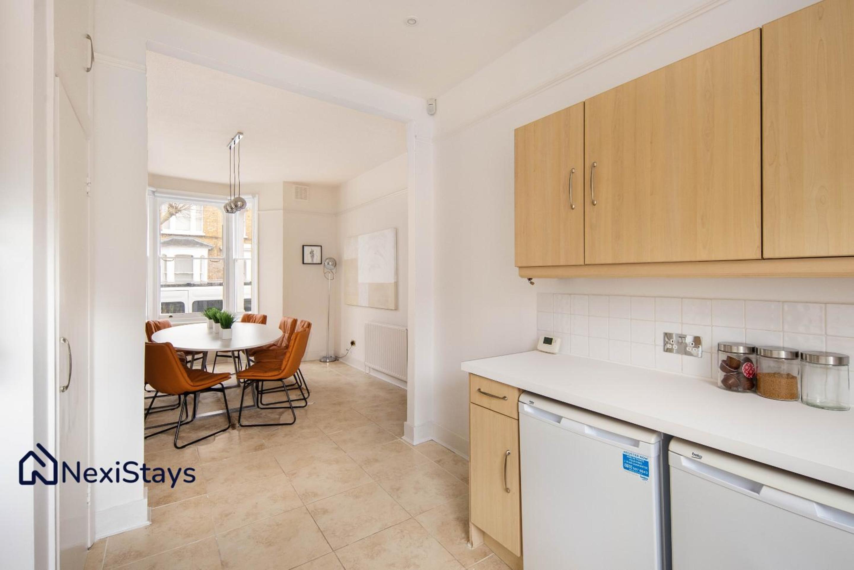10 Mins Walk to The Oval, The Kennington Retreat