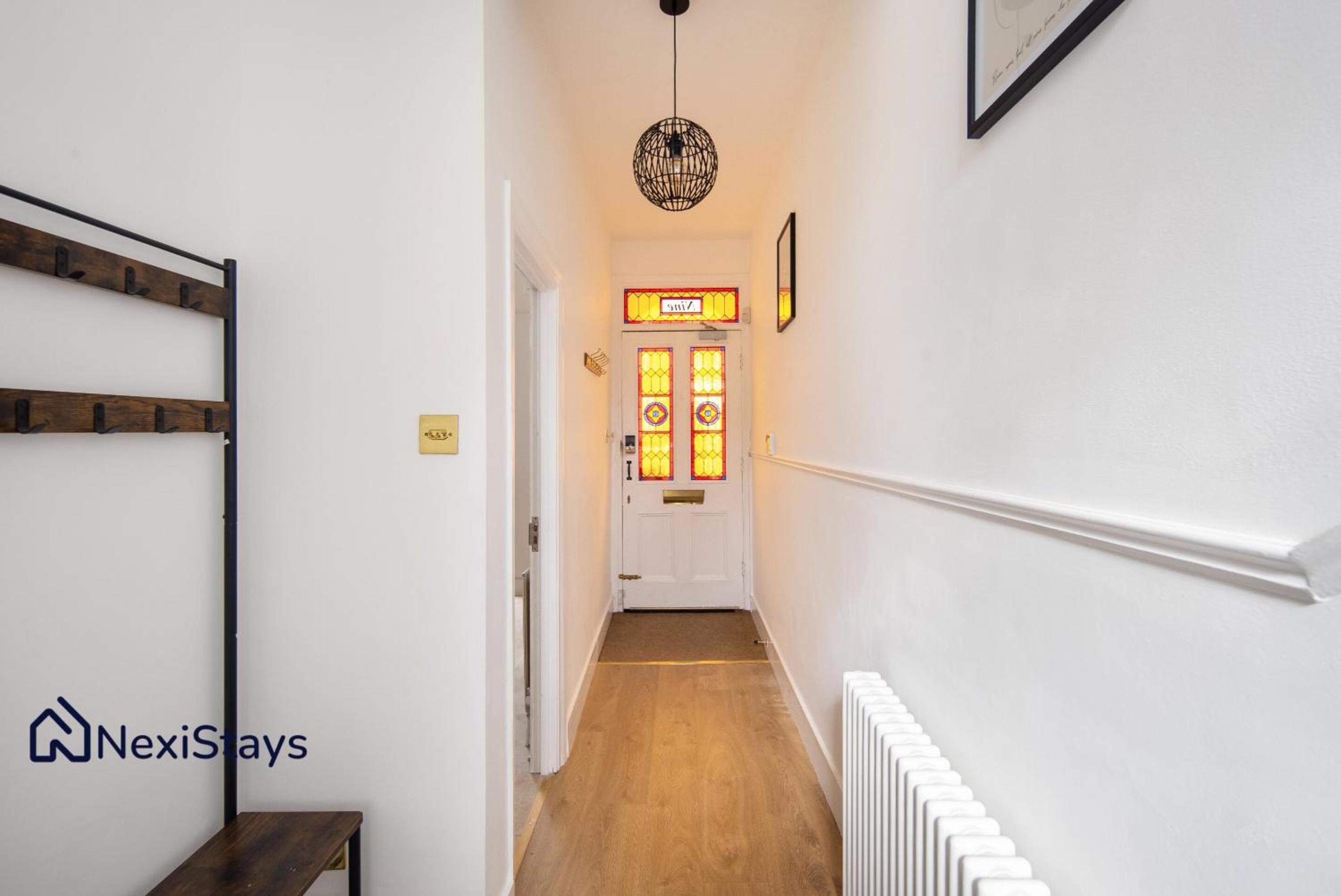 10 Mins Walk to The Oval, The Kennington Retreat