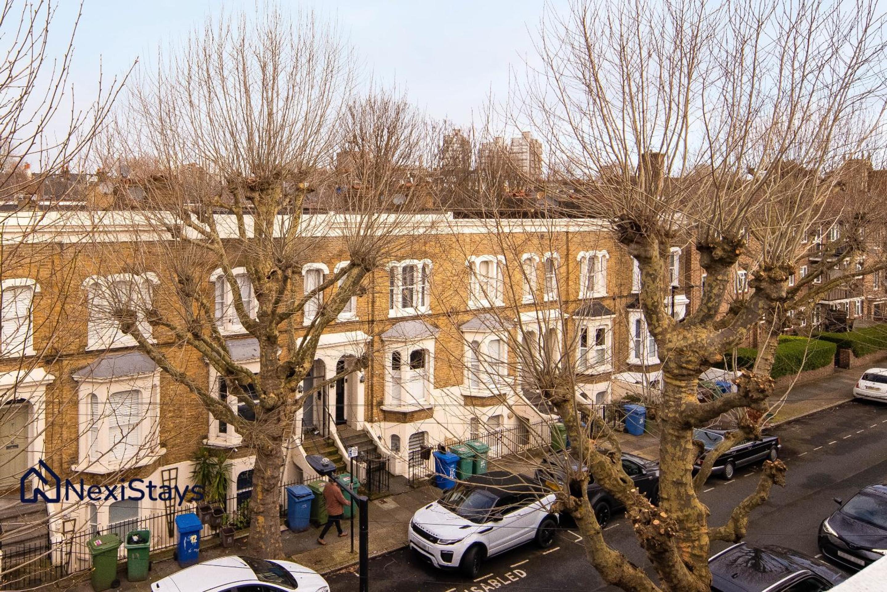 10 Mins Walk to The Oval, The Kennington Retreat