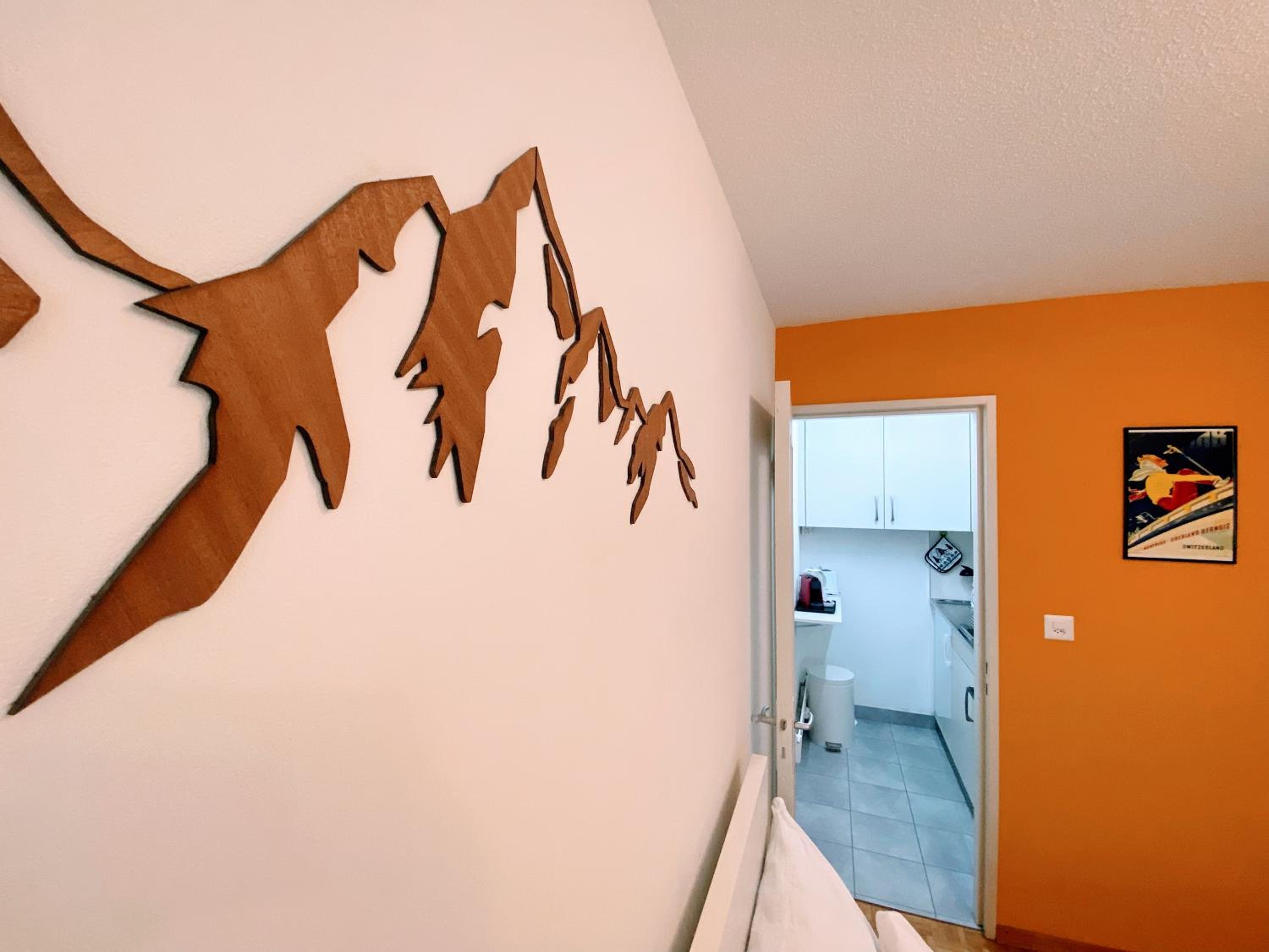 Holiday Escape Studio - Stylish & Central - steps to Matterhorn gondola