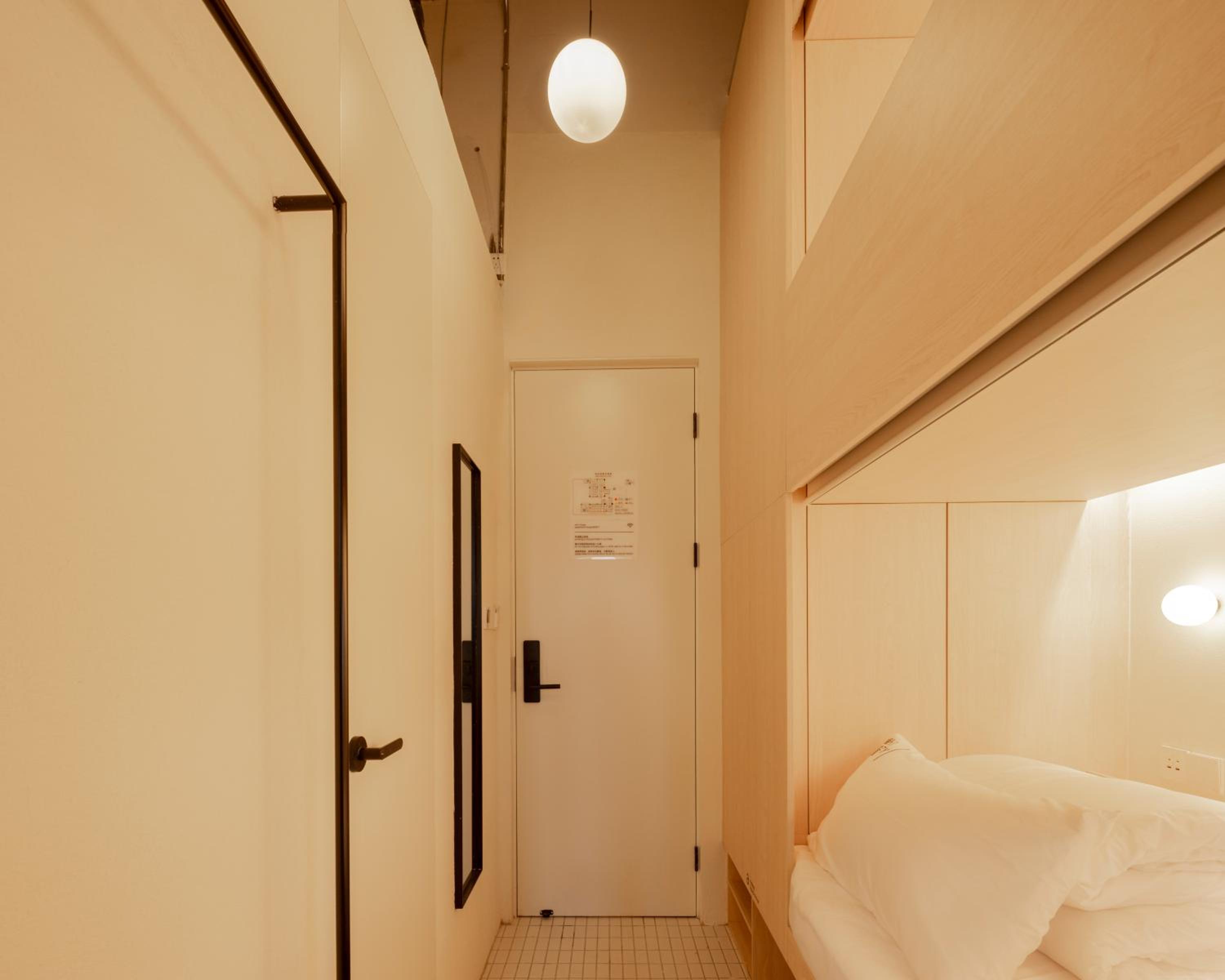Hi Cozy International Hostel East Nanjing Road & The Bund & 24h English Services