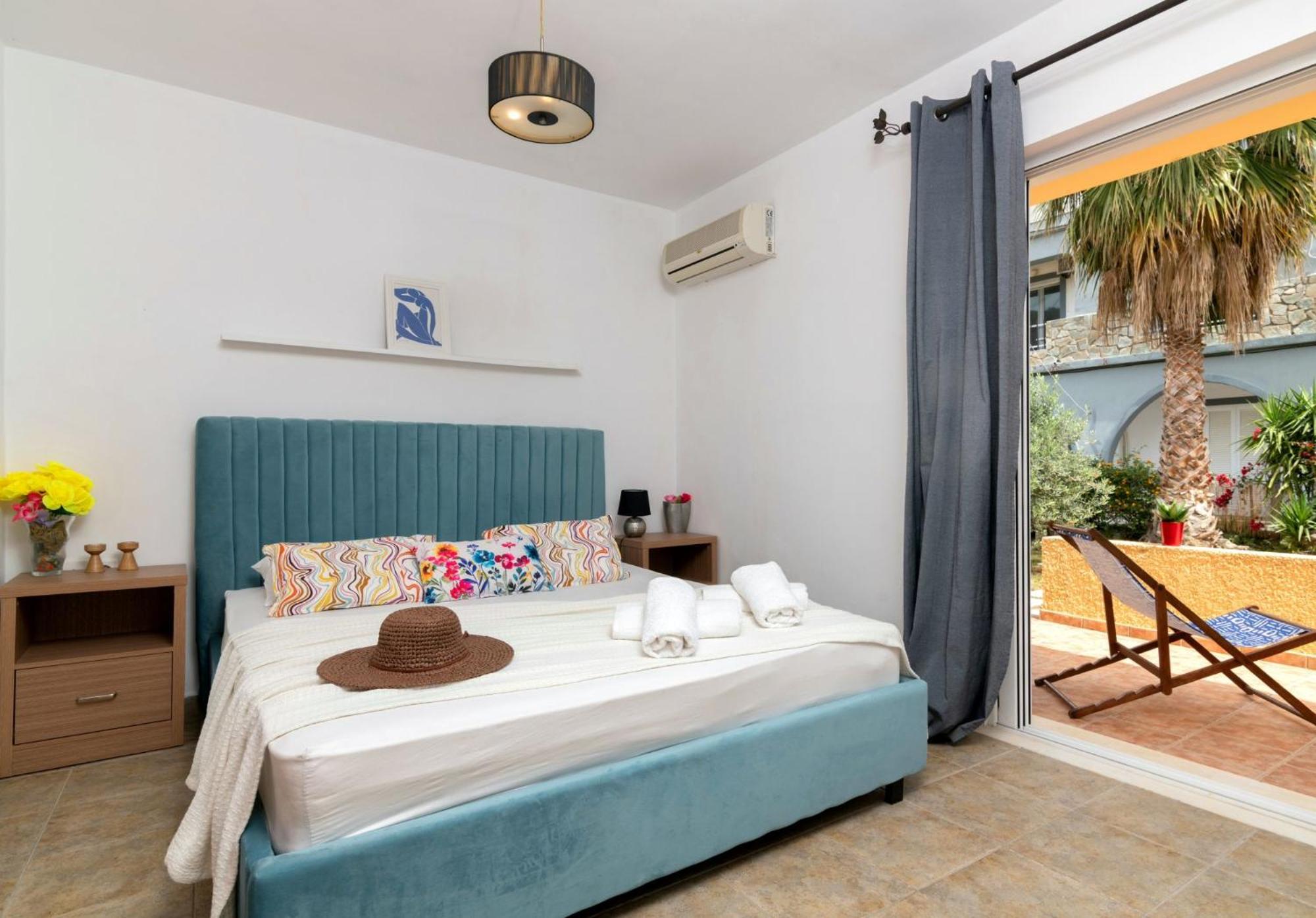 Niki's Beach House photo 2