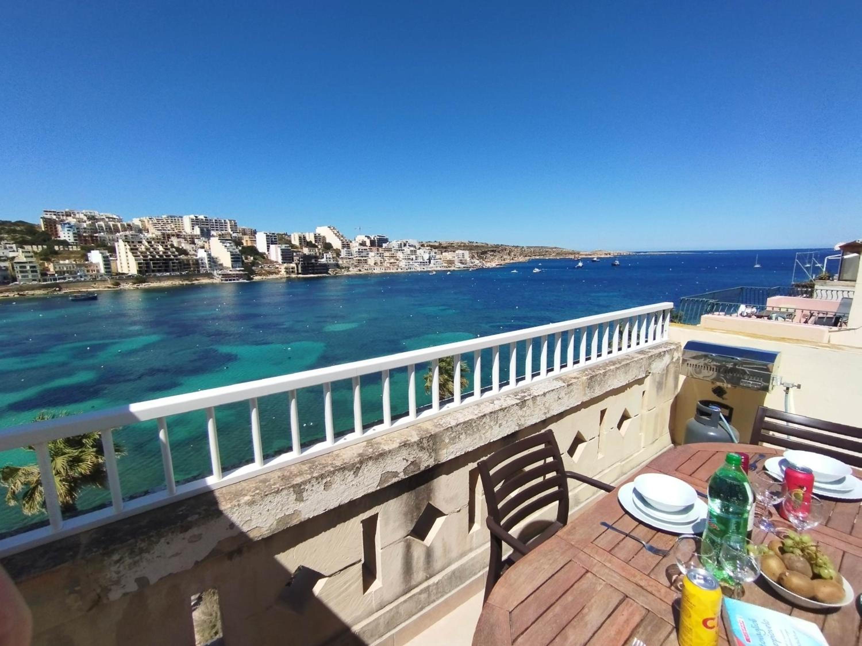 Blue Harbour Seafront with large terrace with panoramic sea views - by Getawaysmalta, photo 25