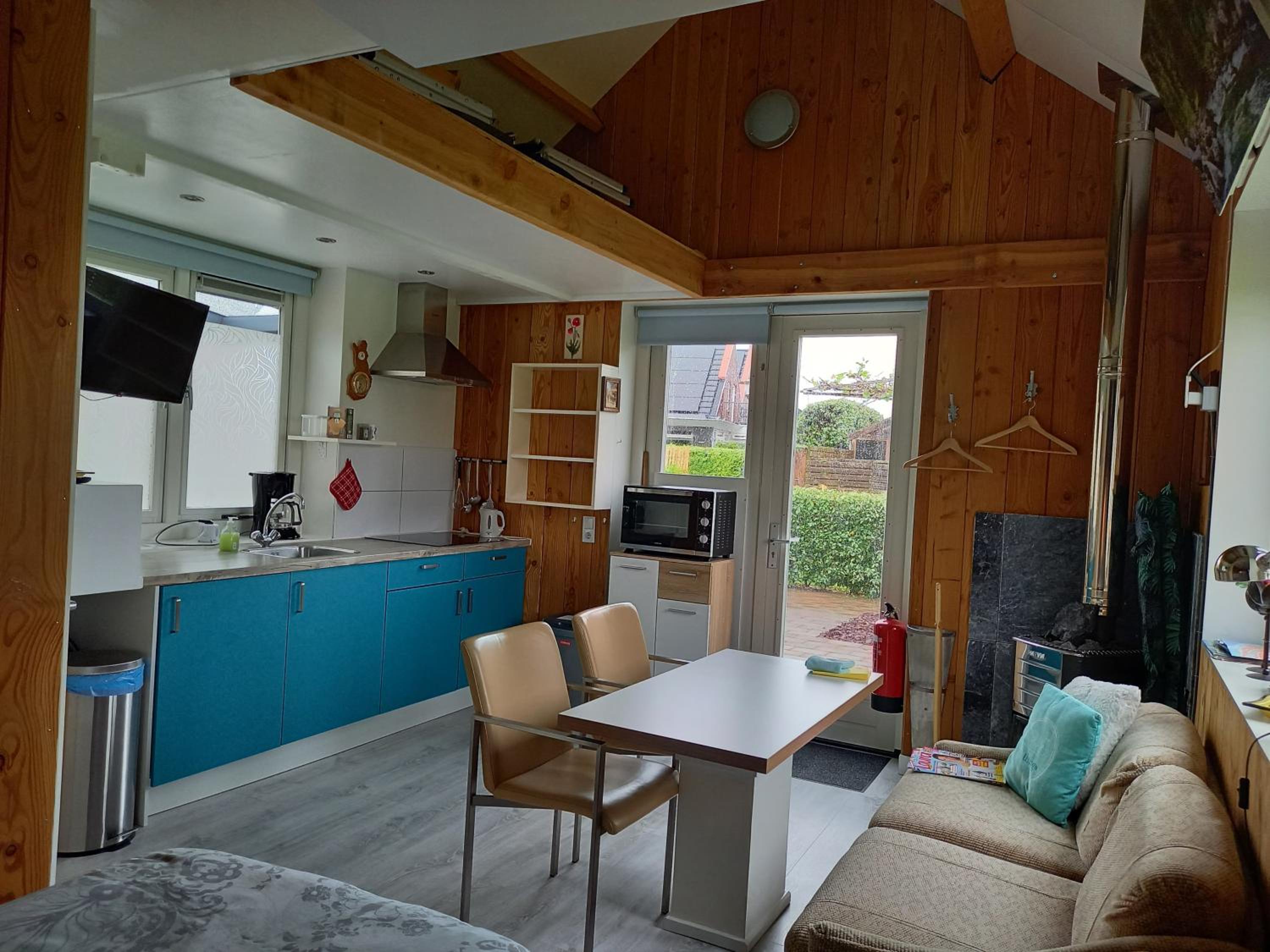 Room by the sea view 4