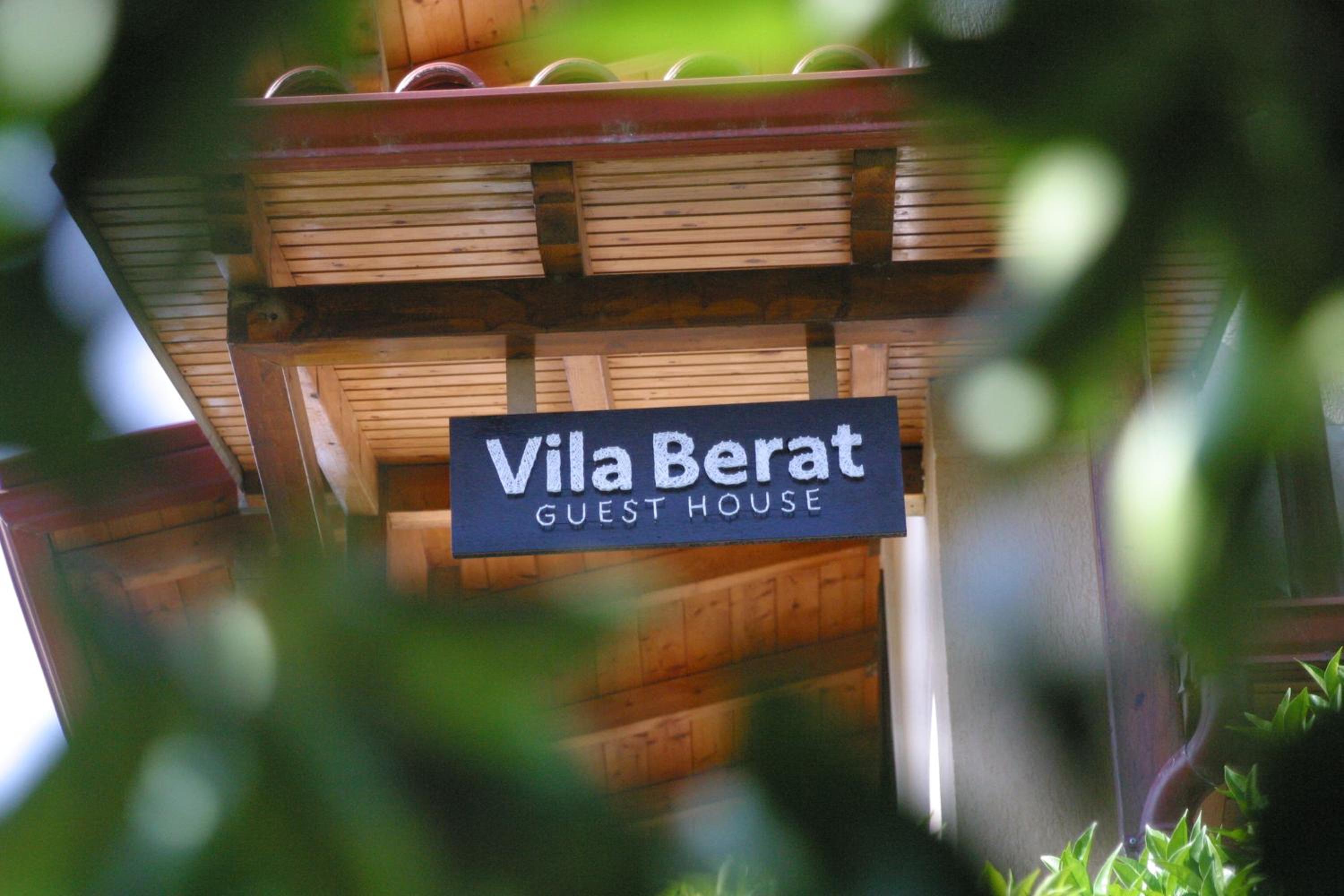 Villa Berat - View of Berat Castle & Traditional Breakfast
