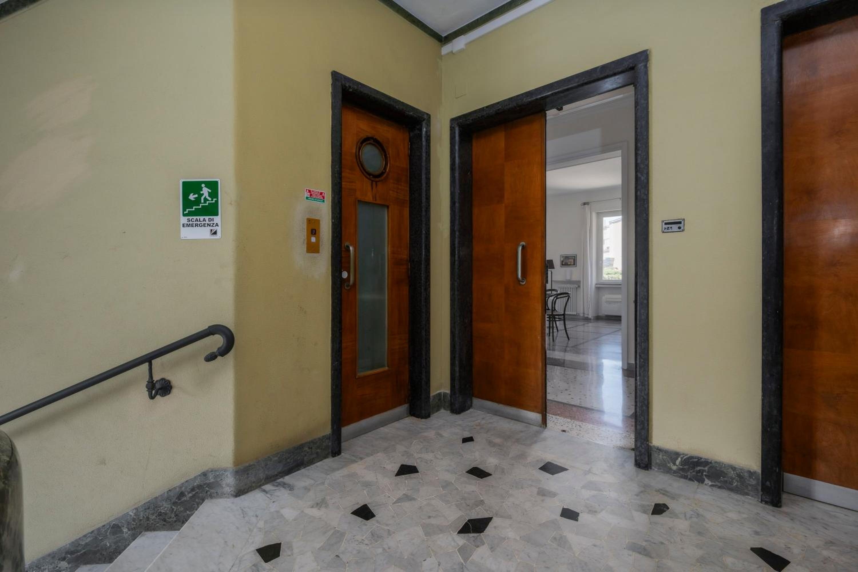 Vatican Zen House - Cale 05