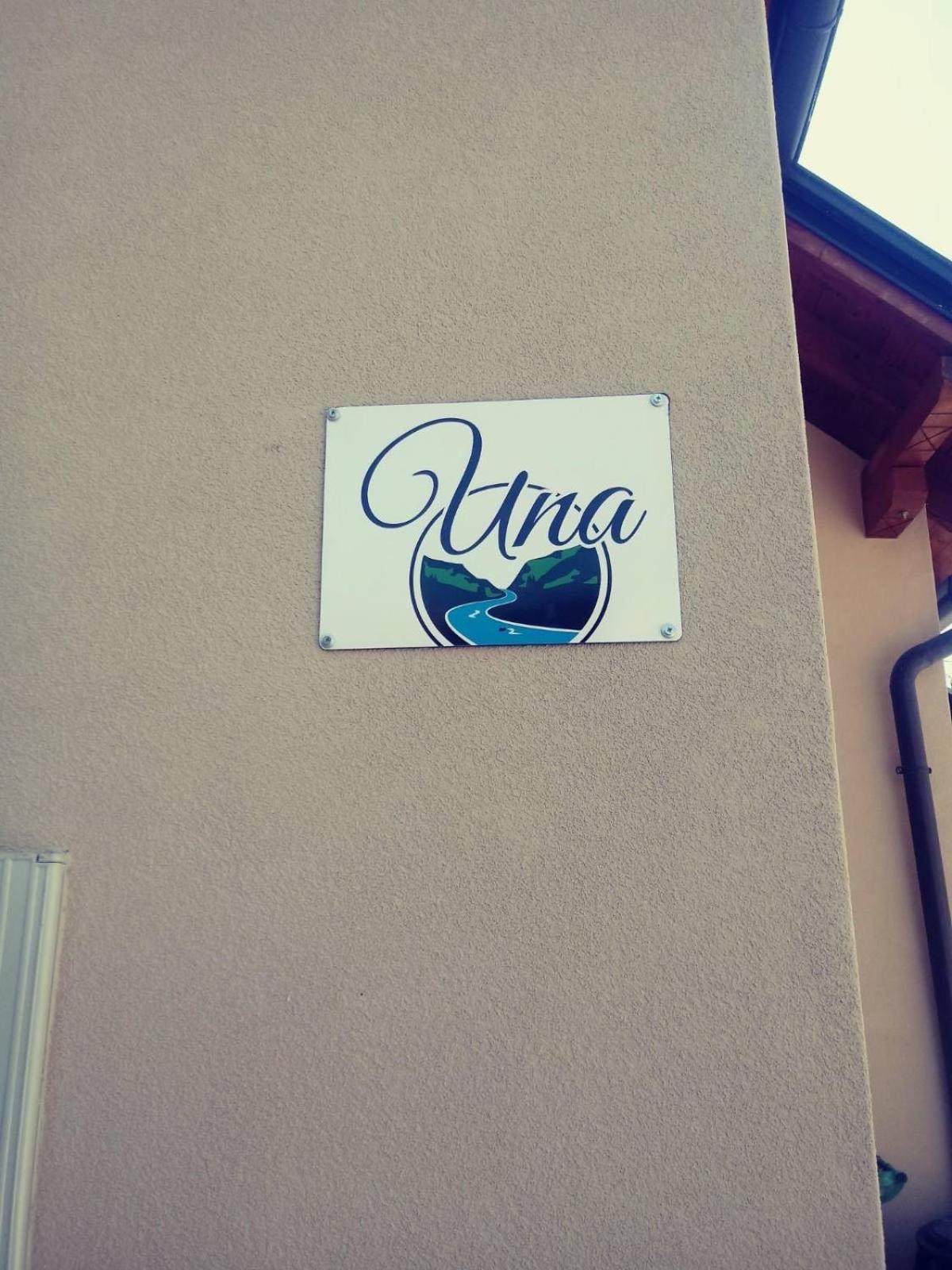 Una