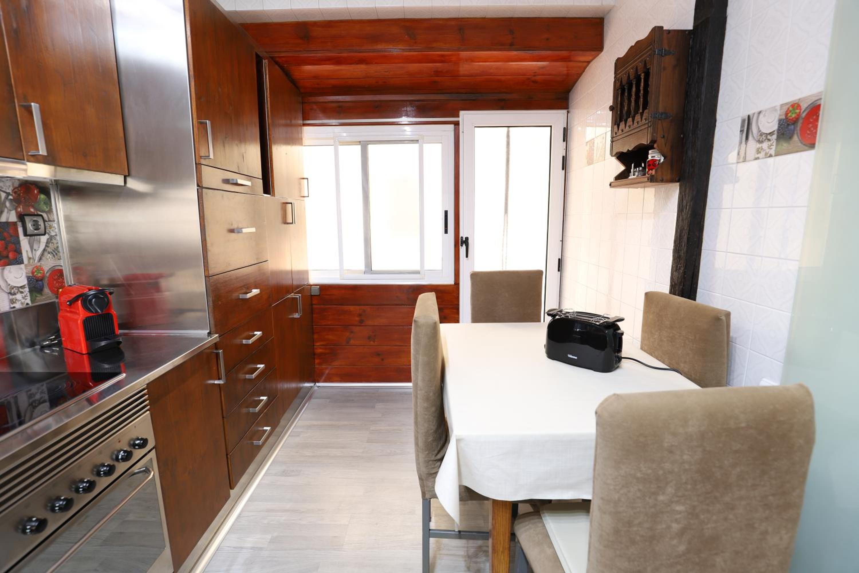 Gran vivienda para 6 personas en centro histórico by Hometels view 4