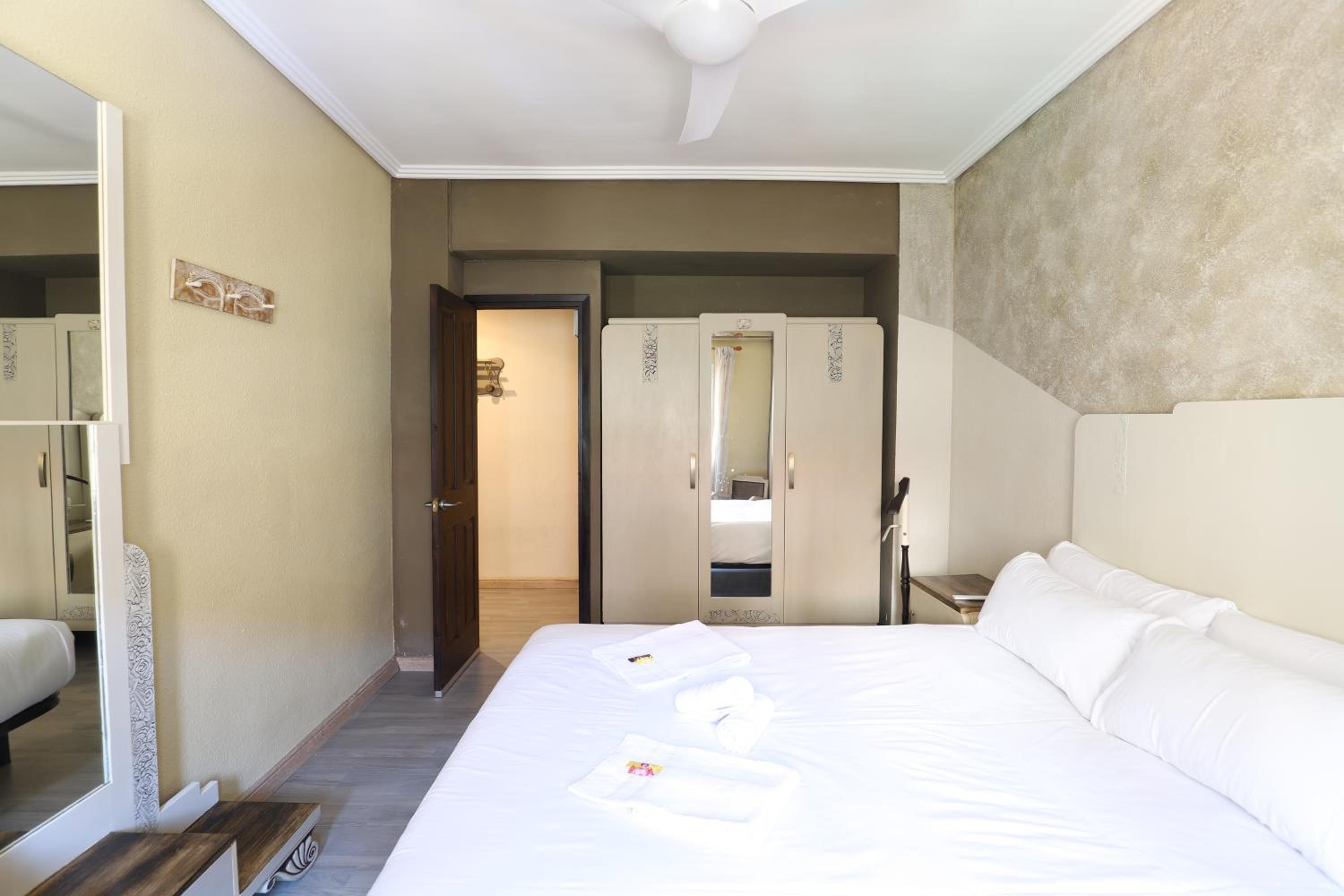 Gran vivienda para 6 personas en centro histórico by Hometels view 3
