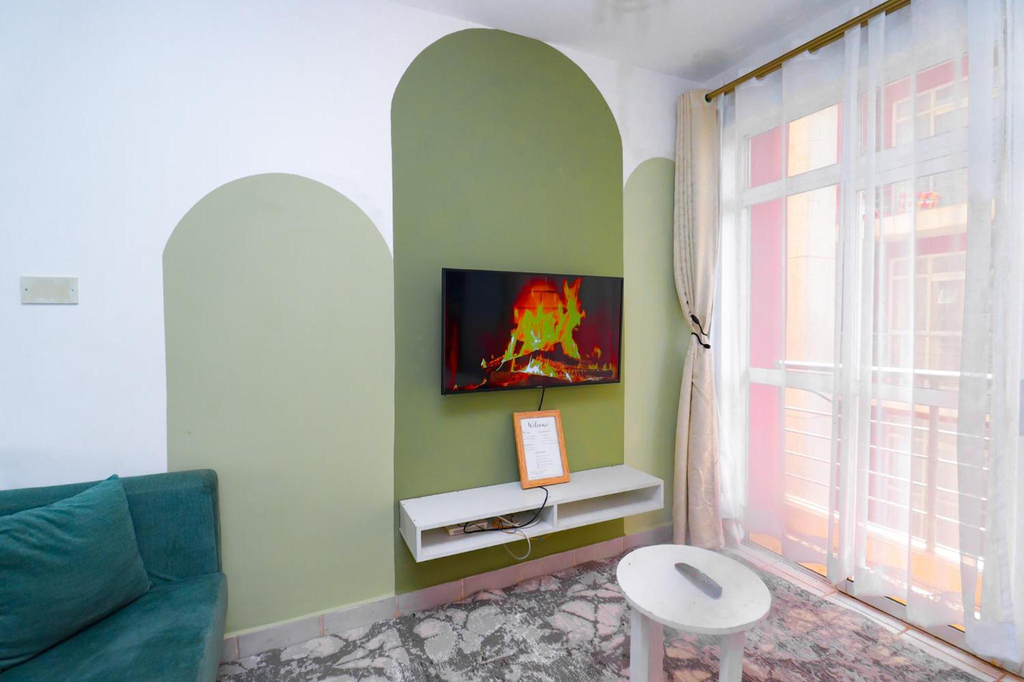 Studio bnb Apartment along Ngong Road, Racecourse Gardens with Free Parking and Netflix, Thee White House view 3