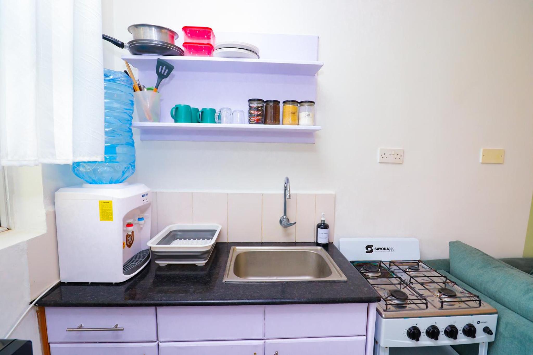 Studio bnb Apartment along Ngong Road, Racecourse Gardens with Free Parking and Netflix, Thee White House view 2