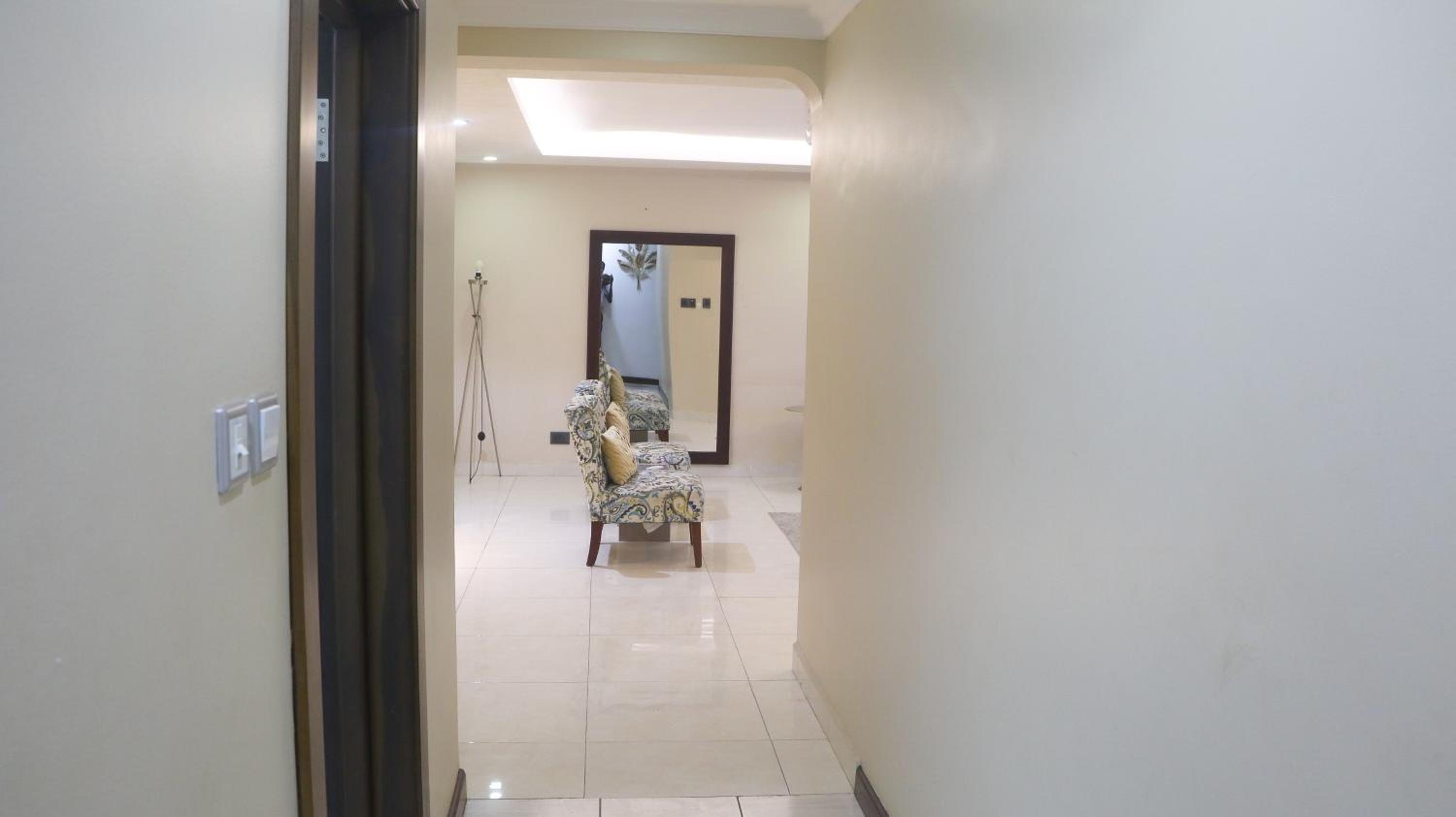 Palm Court Apartment