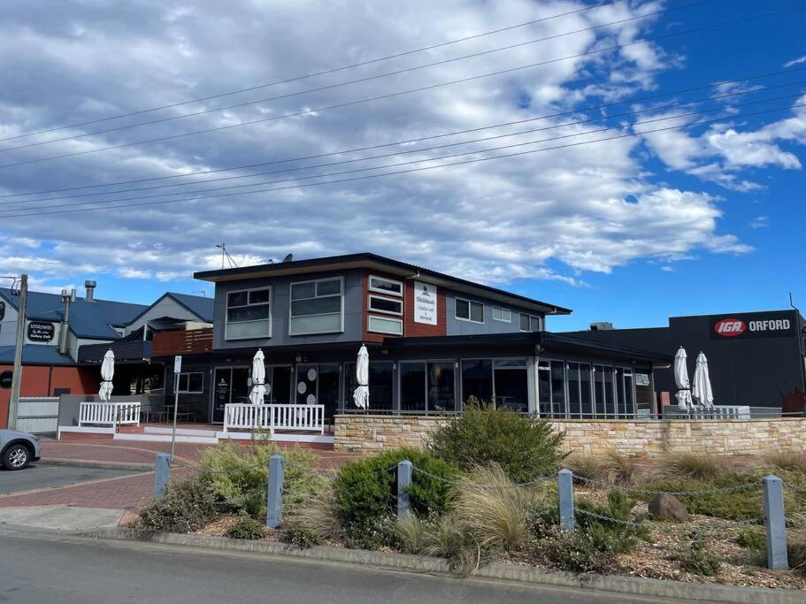 The Captain's Quarters - Orford Beach & Spa Retreat