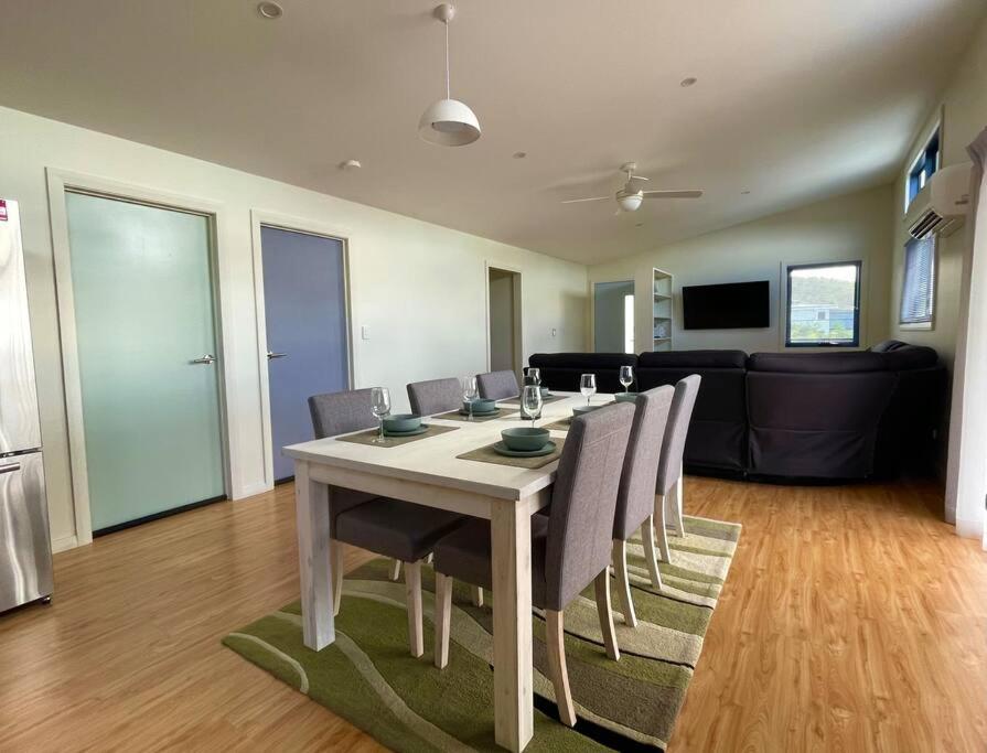 The Captain's Quarters - Orford Beach & Spa Retreat