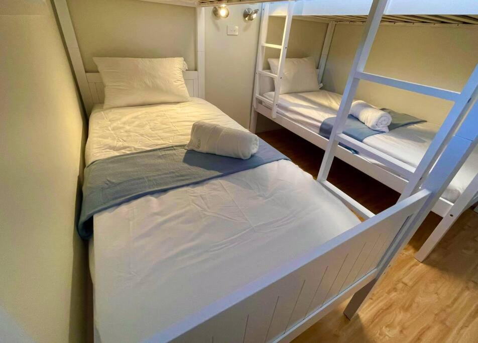 The Captain's Quarters - Orford Beach & Spa Retreat