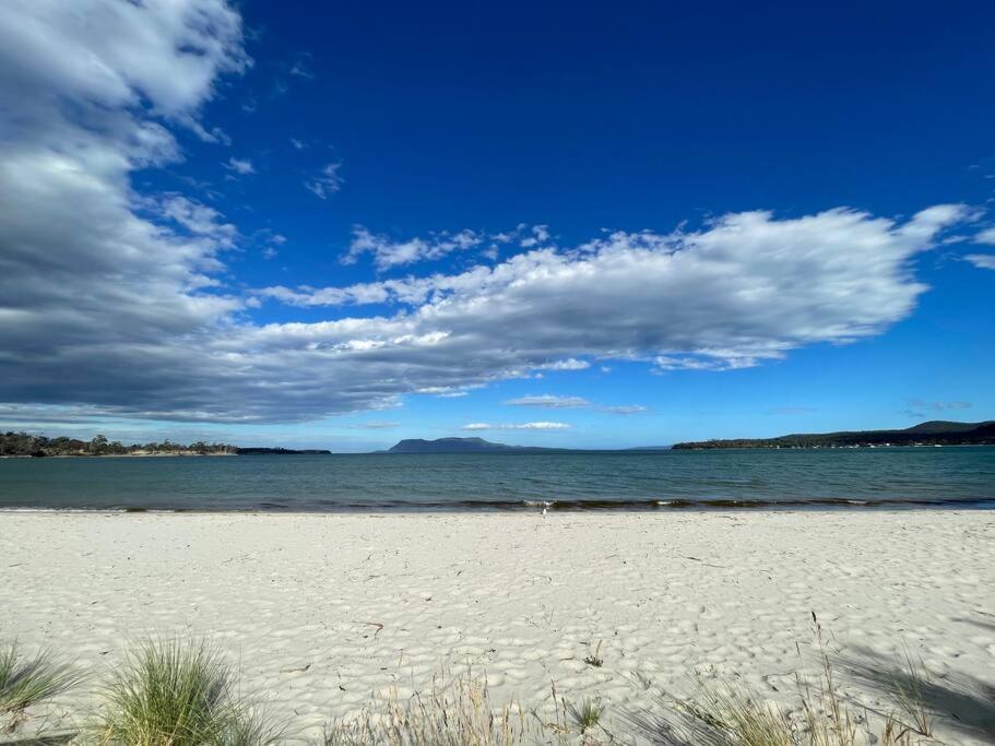 The Captain's Quarters - Orford Beach & Spa Retreat