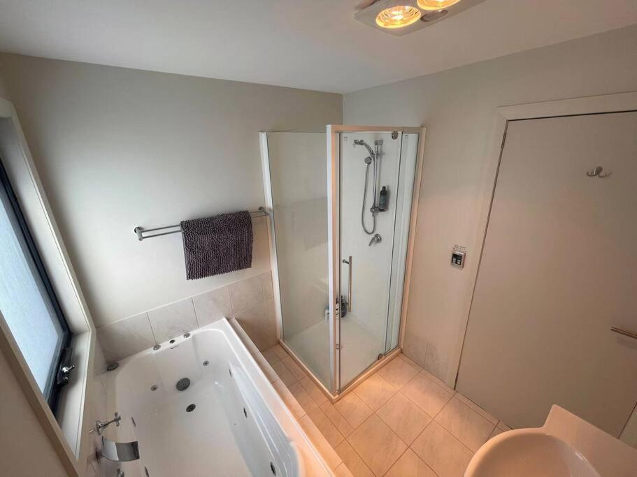 The Captain's Quarters - Orford Beach & Spa Retreat