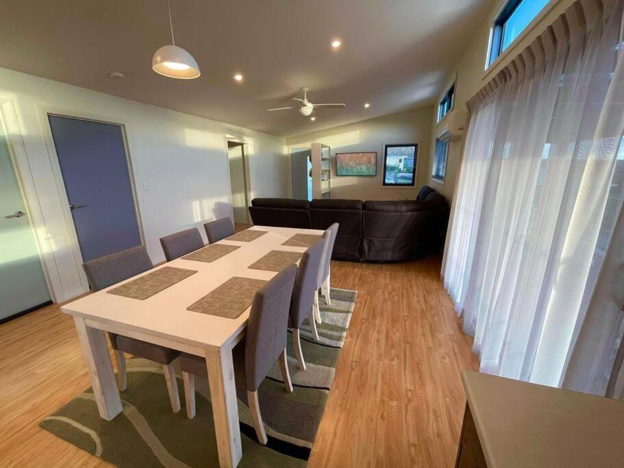 The Captain's Quarters - Orford Beach & Spa Retreat