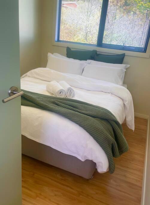 The Captain's Quarters - Orford Beach & Spa Retreat
