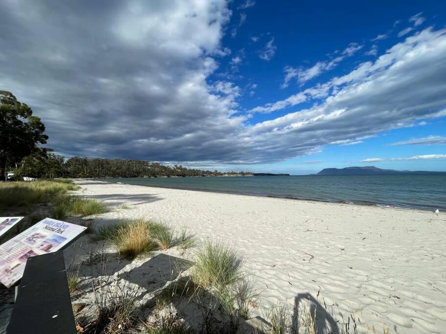 The Captain's Quarters - Orford Beach & Spa Retreat