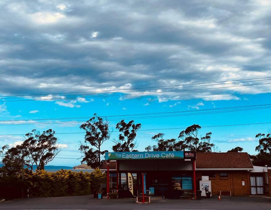 The Captain's Quarters - Orford Beach & Spa Retreat