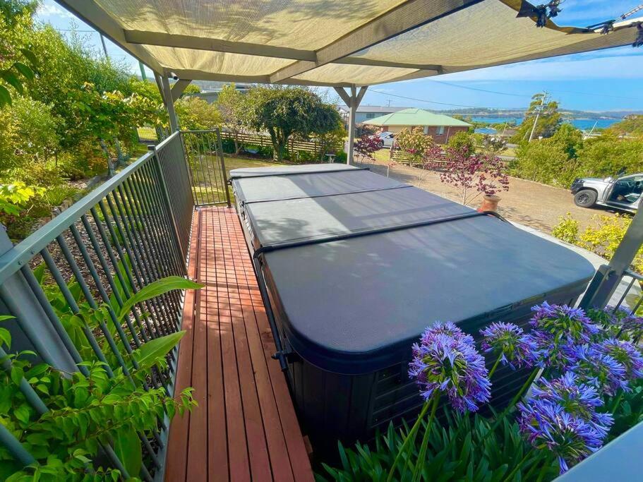 The Captain's Quarters - Orford Beach & Spa Retreat