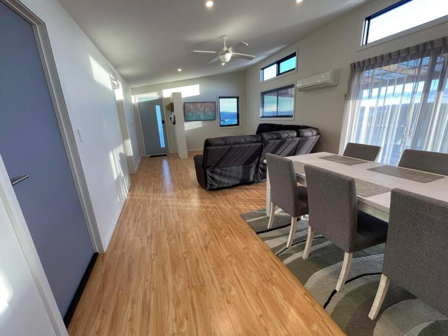 The Captain's Quarters - Orford Beach & Spa Retreat