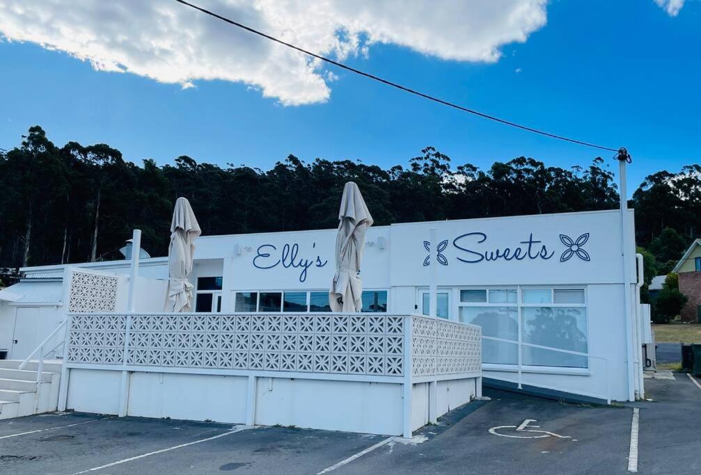 The Captain's Quarters - Orford Beach & Spa Retreat