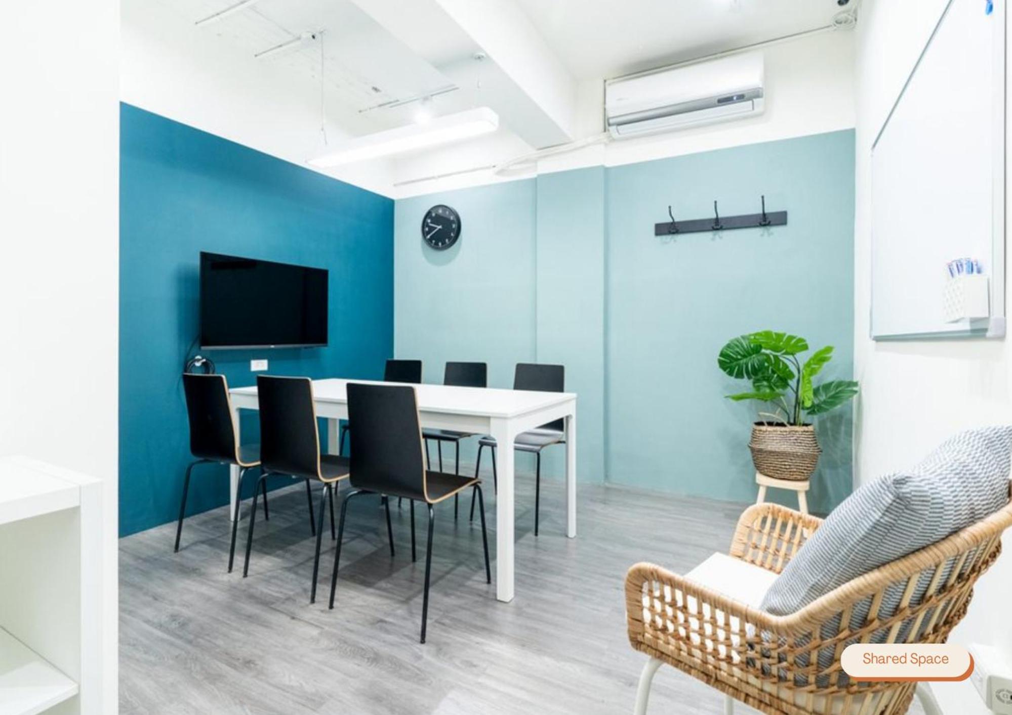 Lin Apartments by Olala Homes