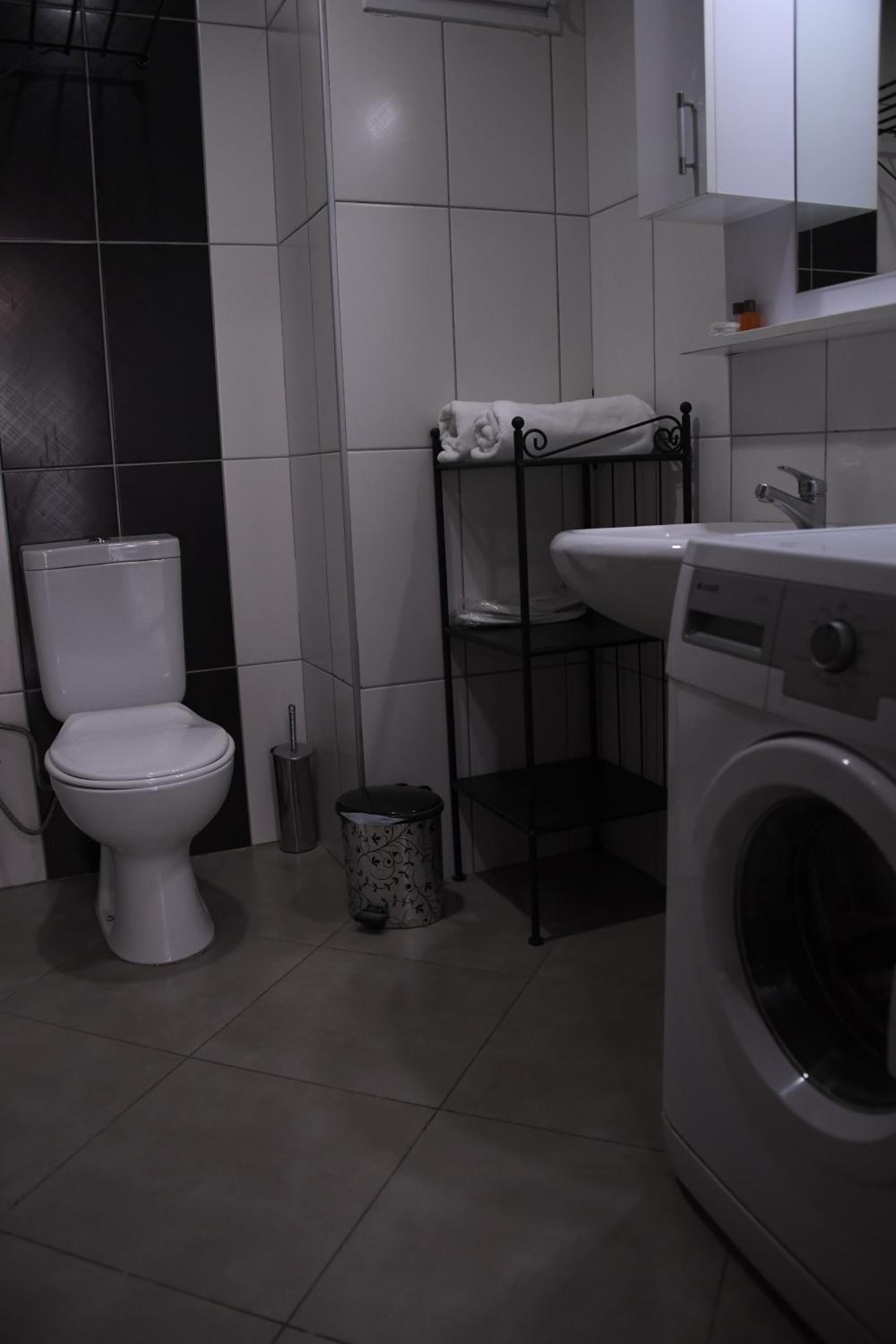 A Hotels & Suite - Image 60