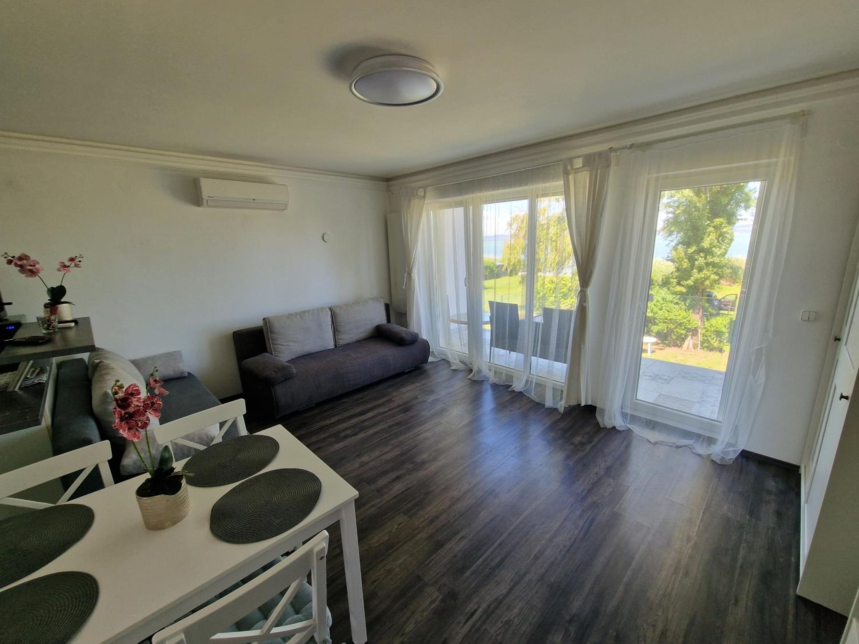 Vízparti Apartman