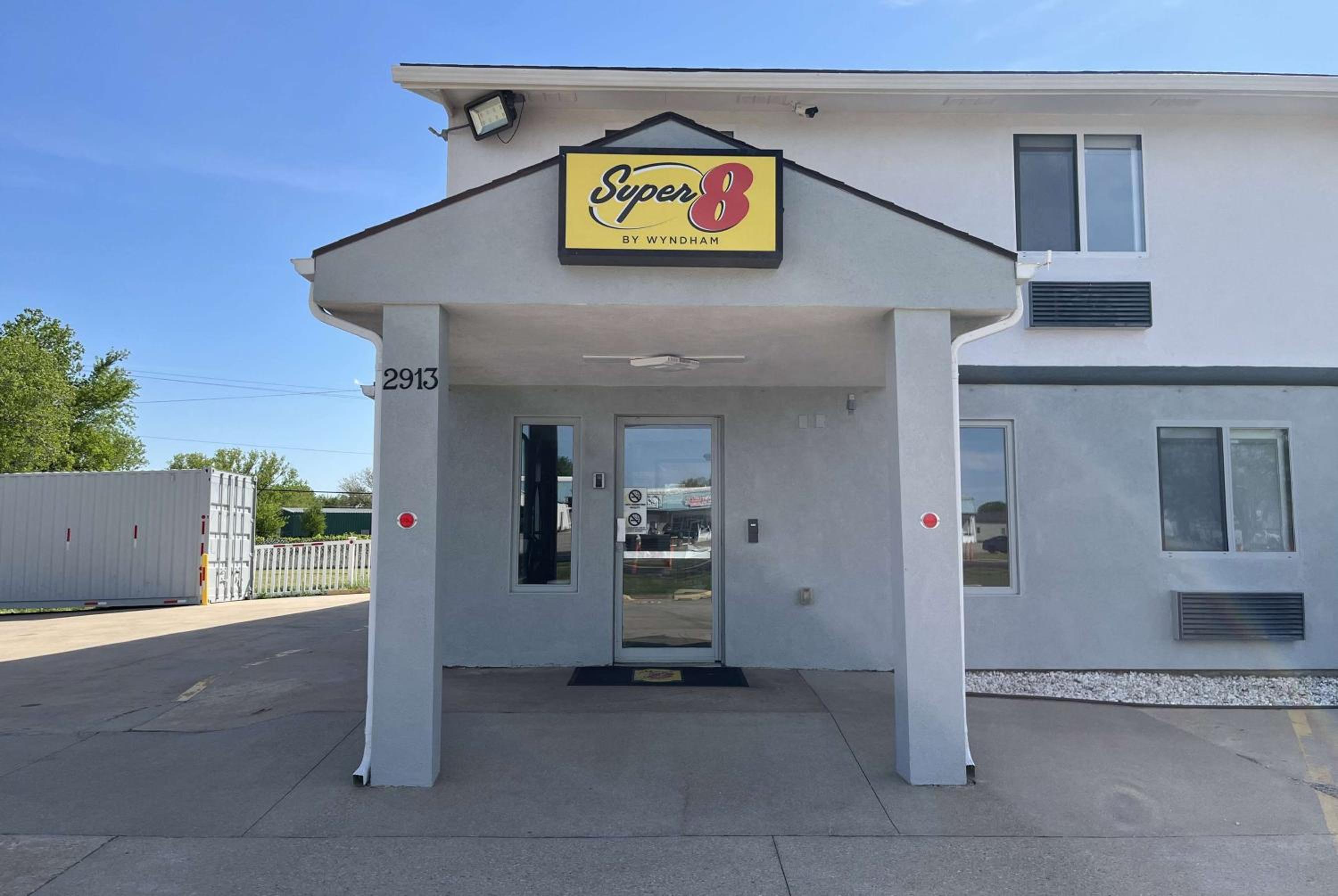 Emporia Vacations - Super 8 by Wyndham Emporia - Property Image 6