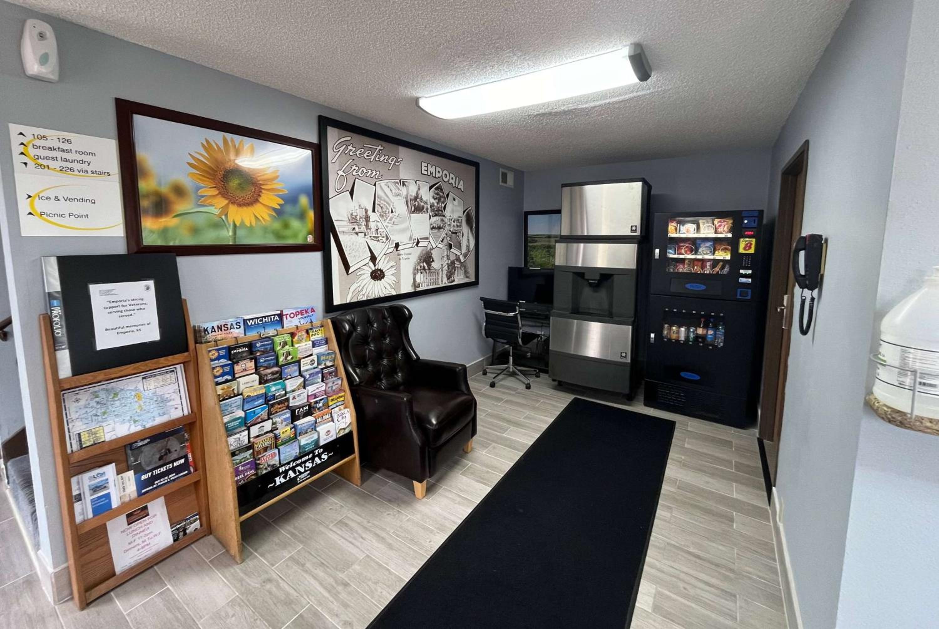 Emporia Vacations - Super 8 by Wyndham Emporia - Property Image 8