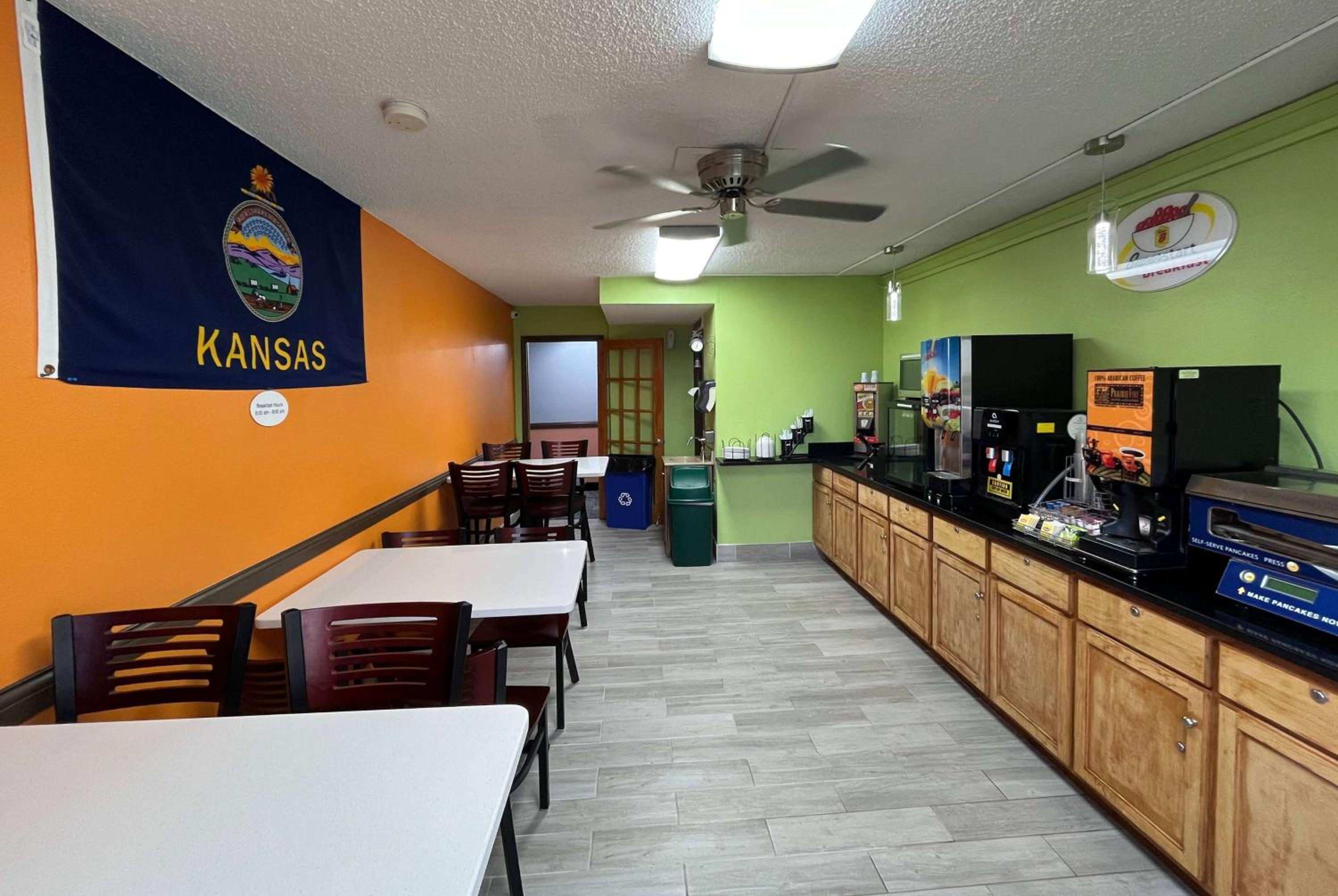 Emporia Vacations - Super 8 by Wyndham Emporia - Property Image 9