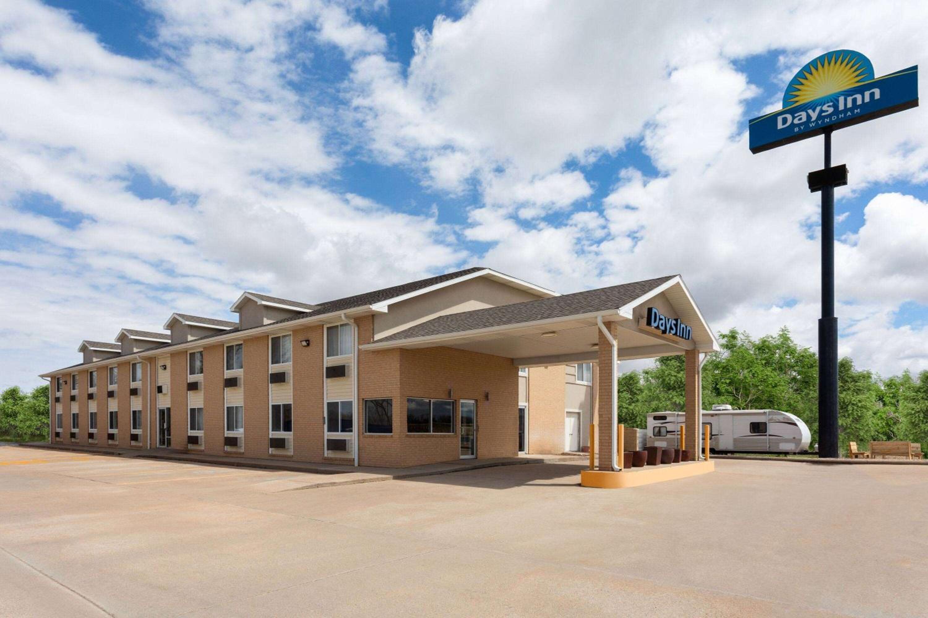 Ogallala Vacations - Days Inn by Wyndham Ogallala - Property Image 1