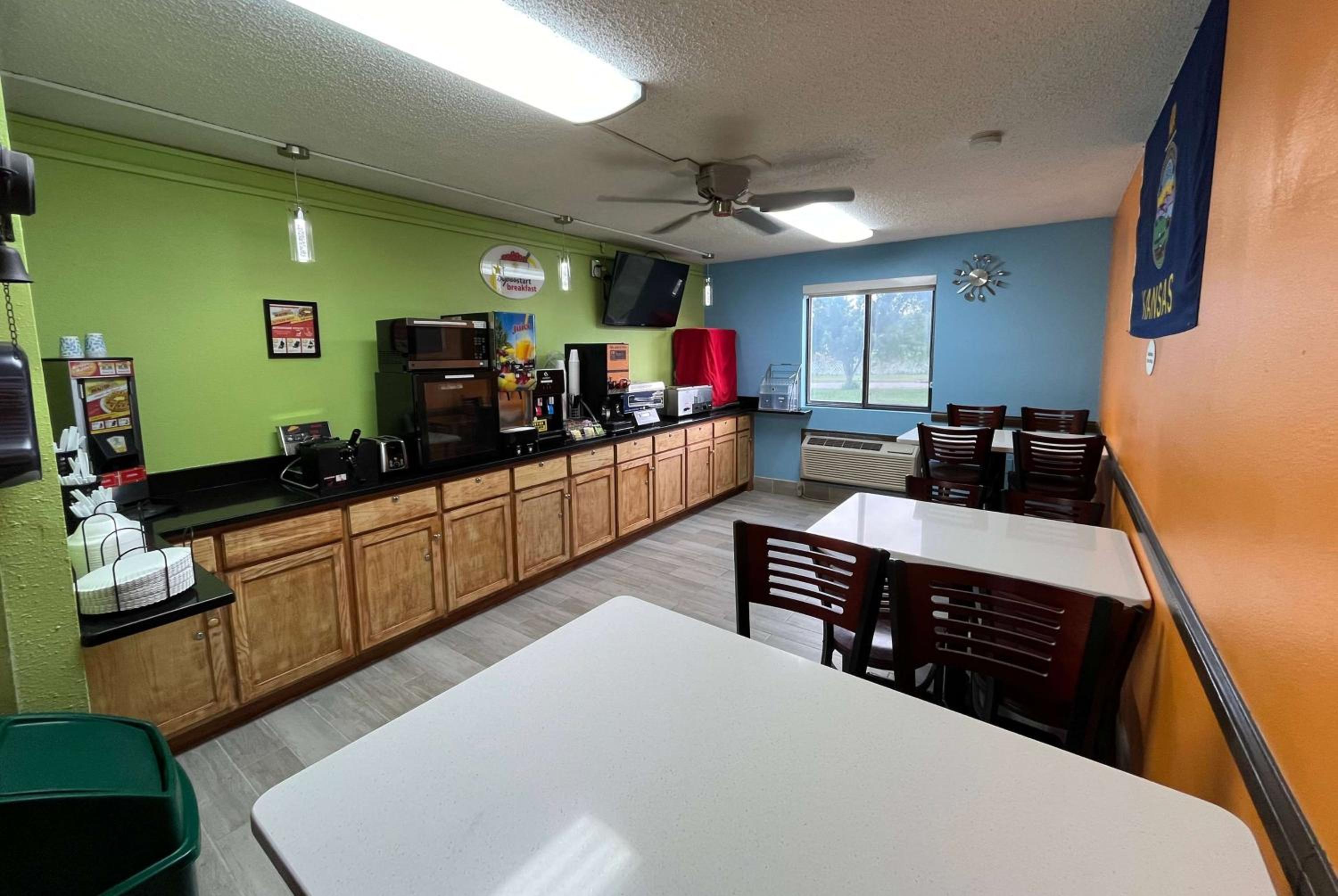 Emporia Vacations - Super 8 by Wyndham Emporia - Property Image 10