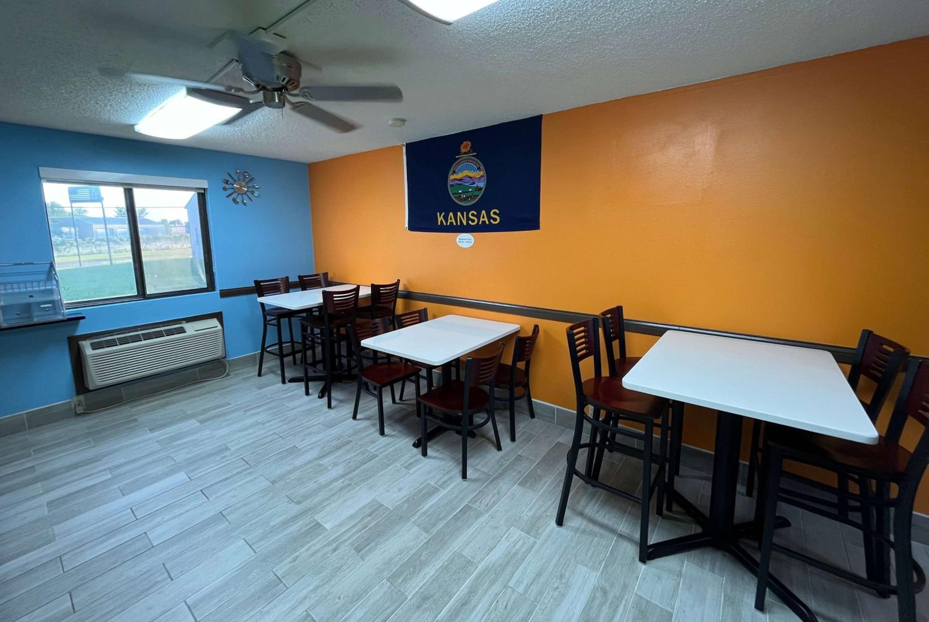 Emporia Vacations - Super 8 by Wyndham Emporia - Property Image 12