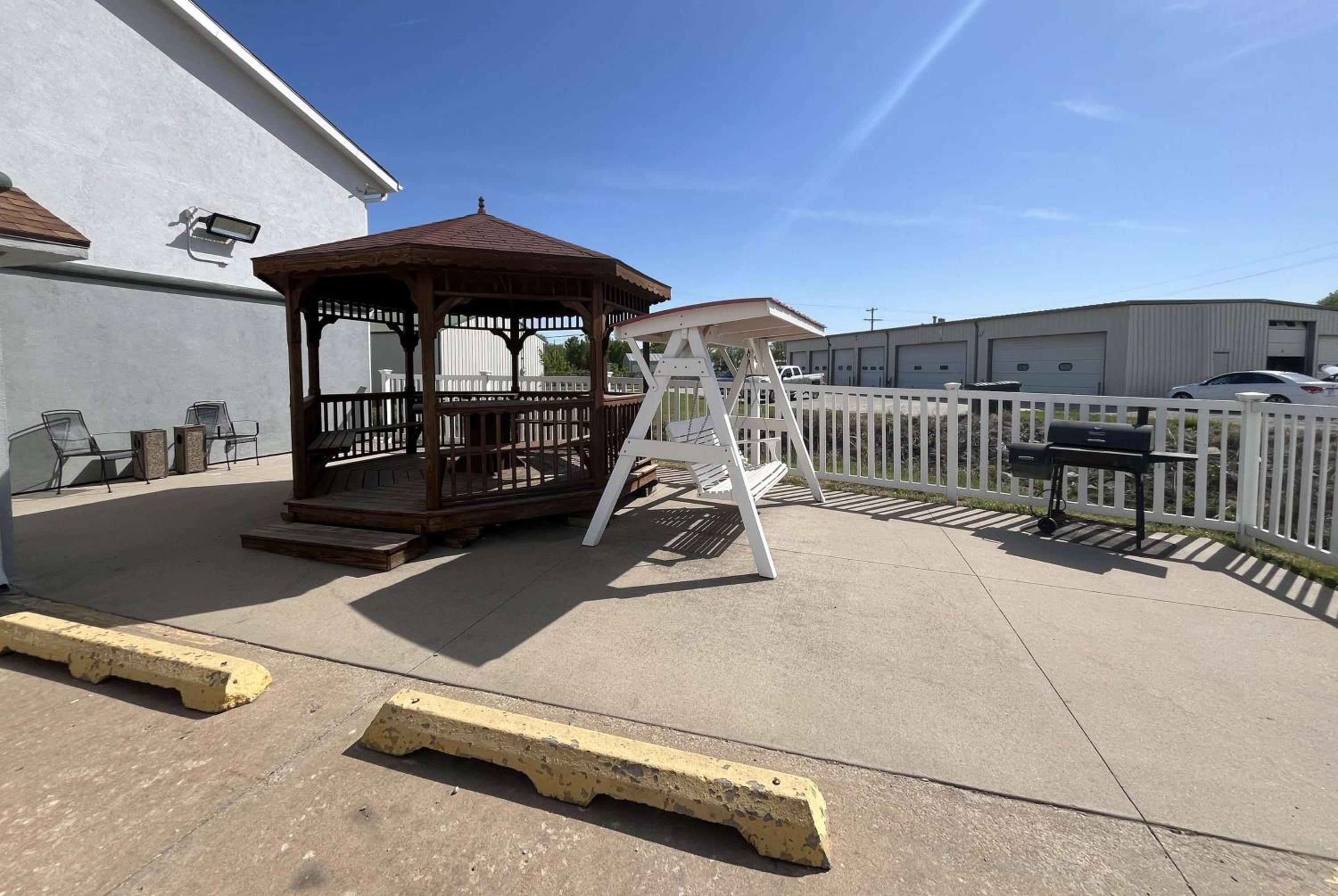 Emporia Vacations - Super 8 by Wyndham Emporia - Property Image 1