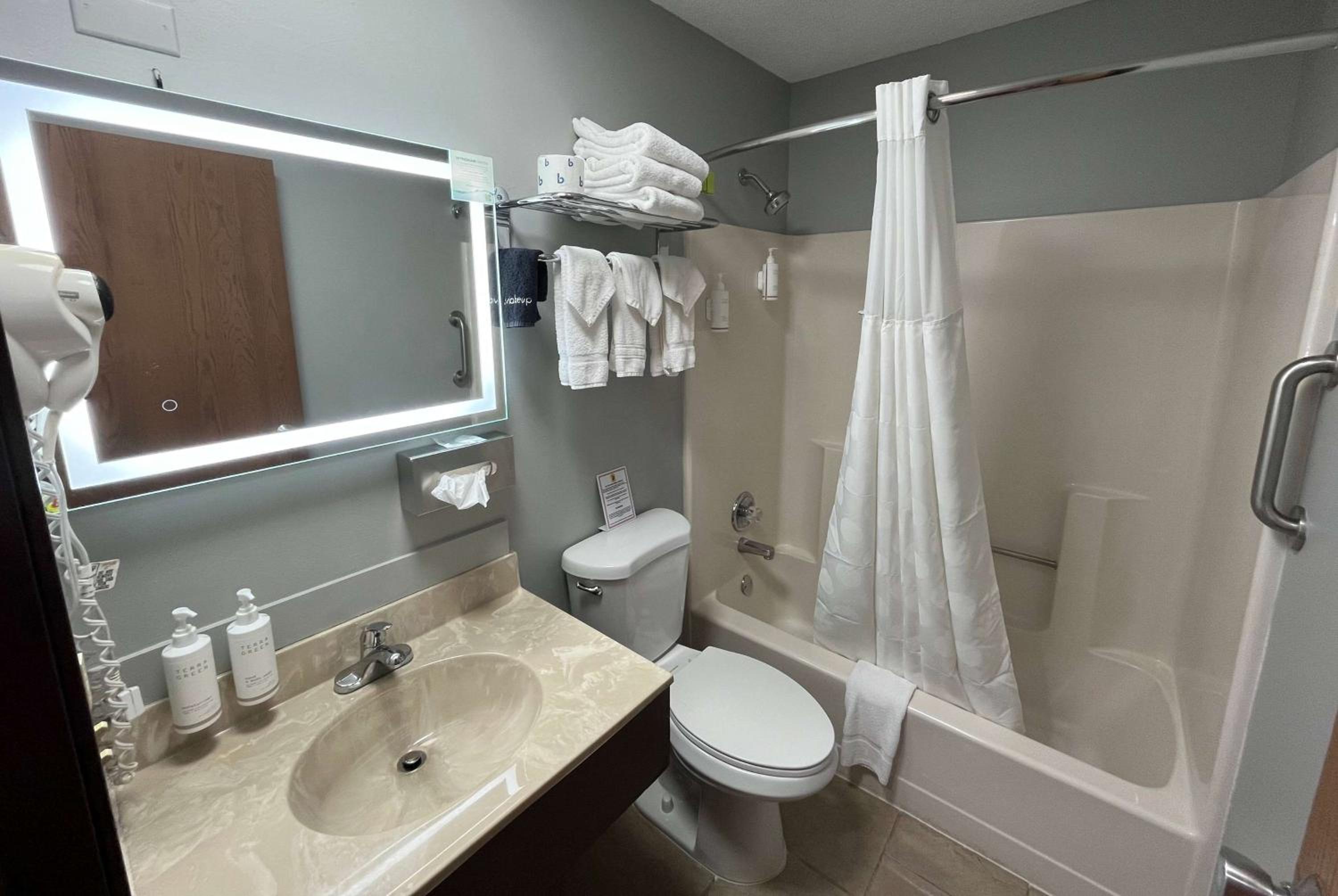 Emporia Vacations - Super 8 by Wyndham Emporia - Property Image 16