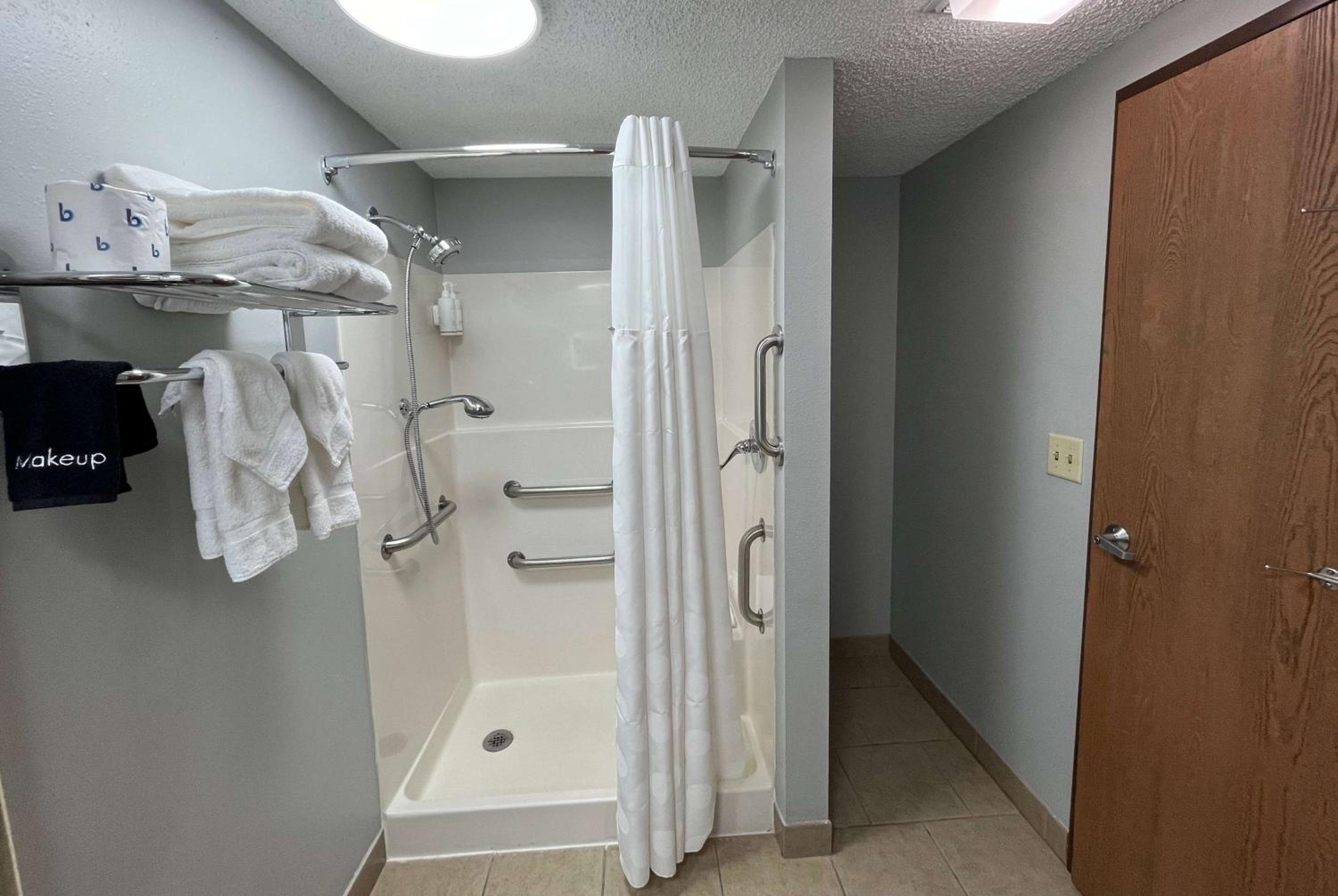 Emporia Vacations - Super 8 by Wyndham Emporia - Property Image 17