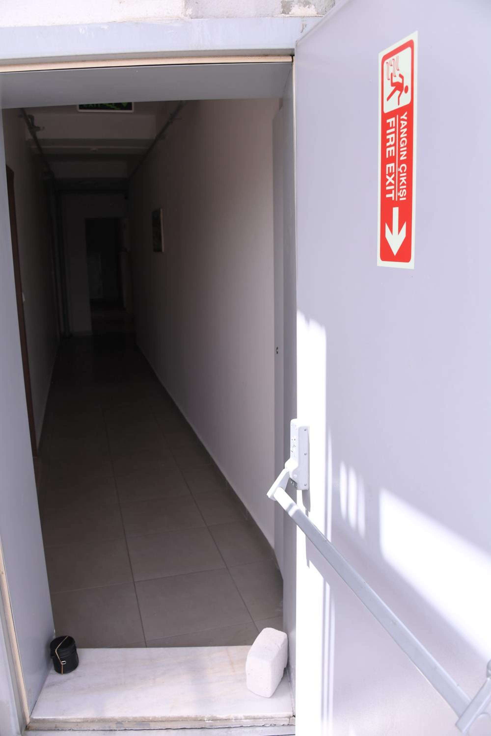 A Hotels & Suite - Image 12