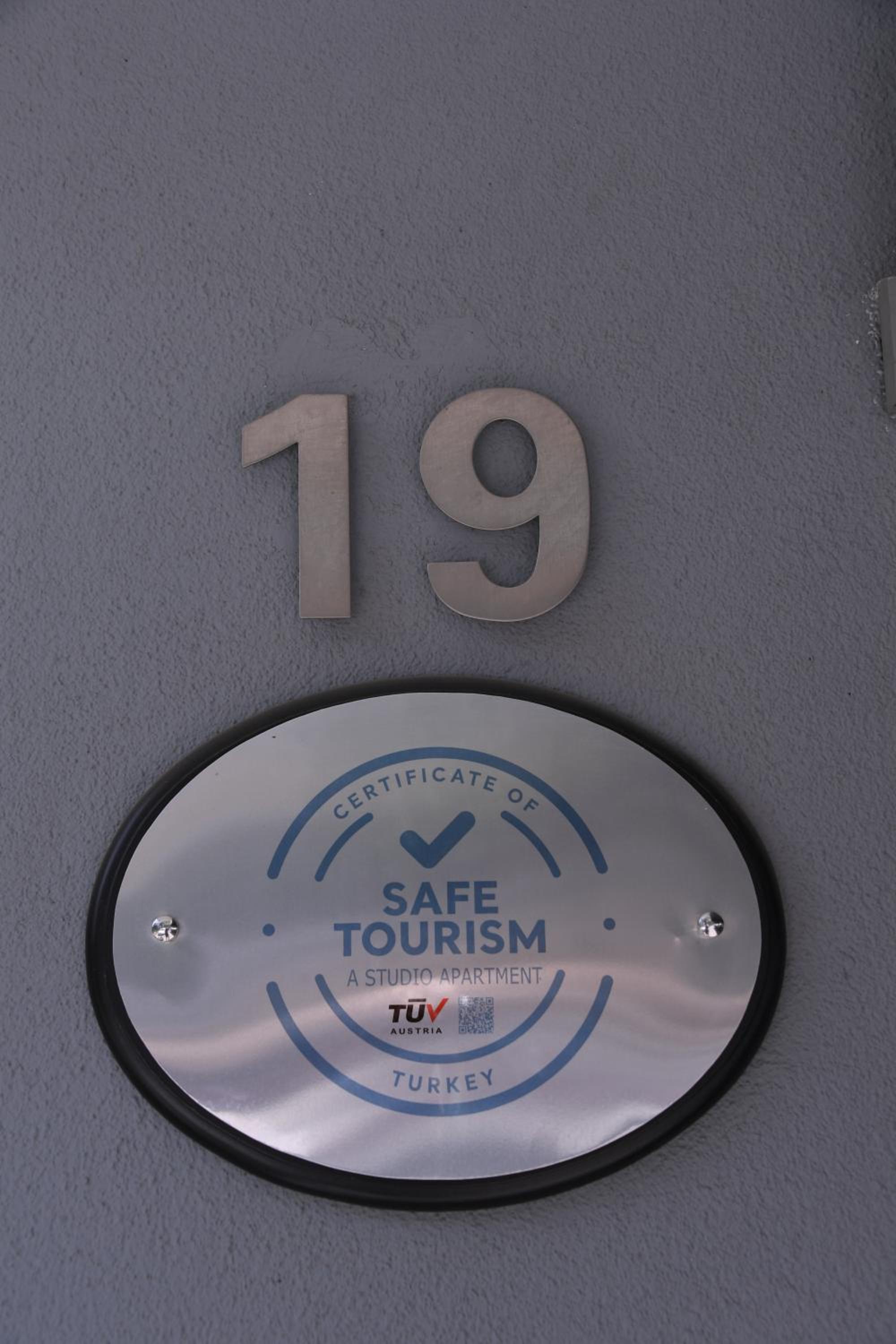 A Hotels & Suite - Image 7